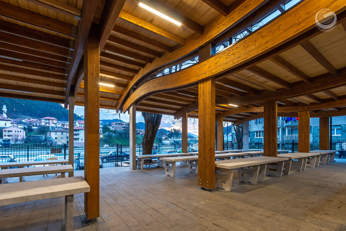 2019 年完成的木结构市场广场-4