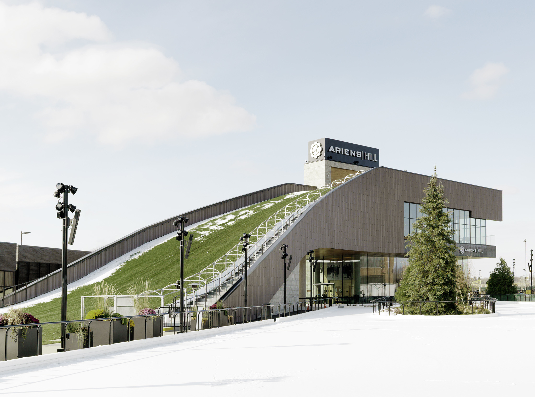 Titletown Sledding Pavilion（四季运动中心）-1