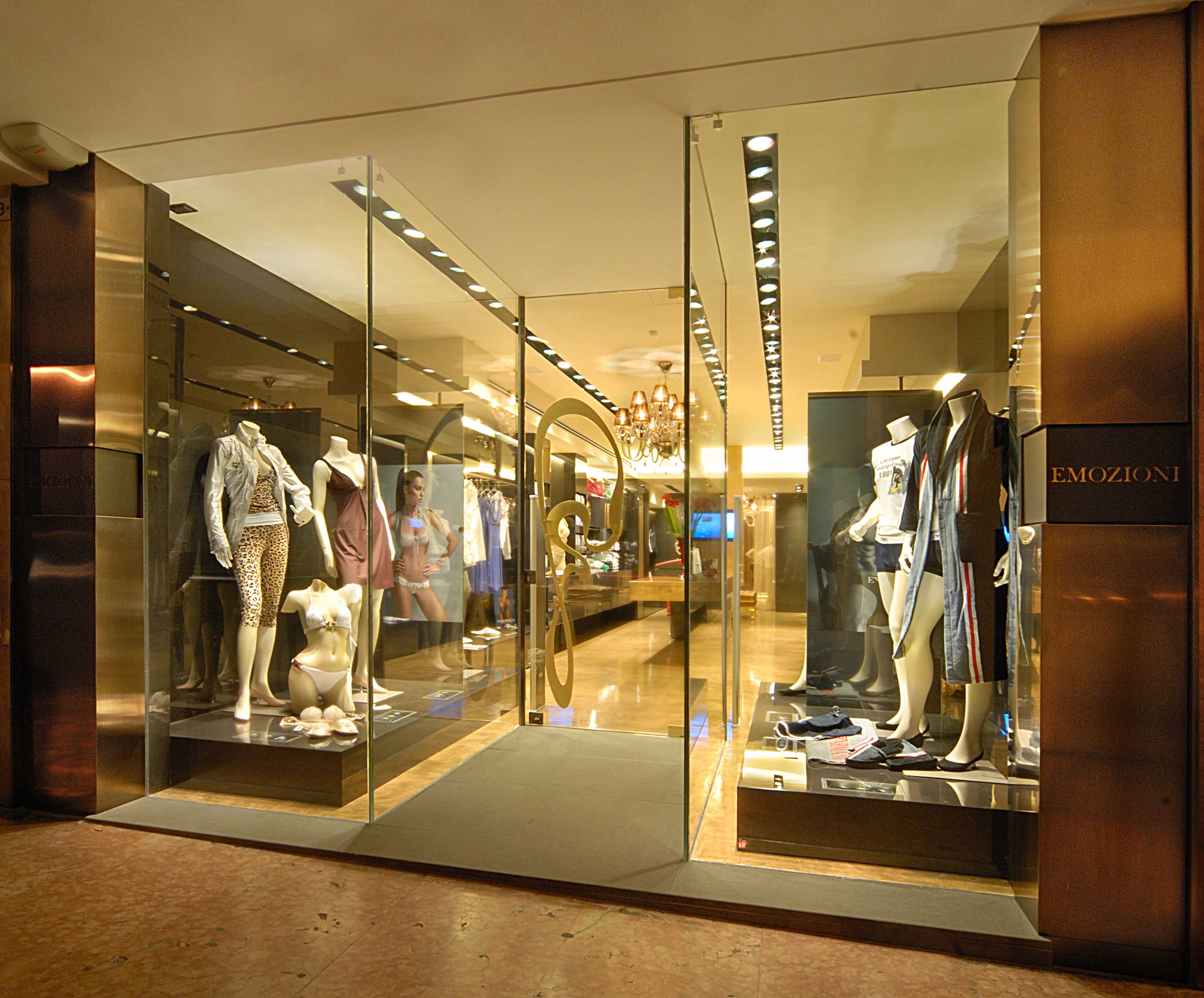 历史中心精致融合风格，金叶点缀 EMOZIONI boutique-10