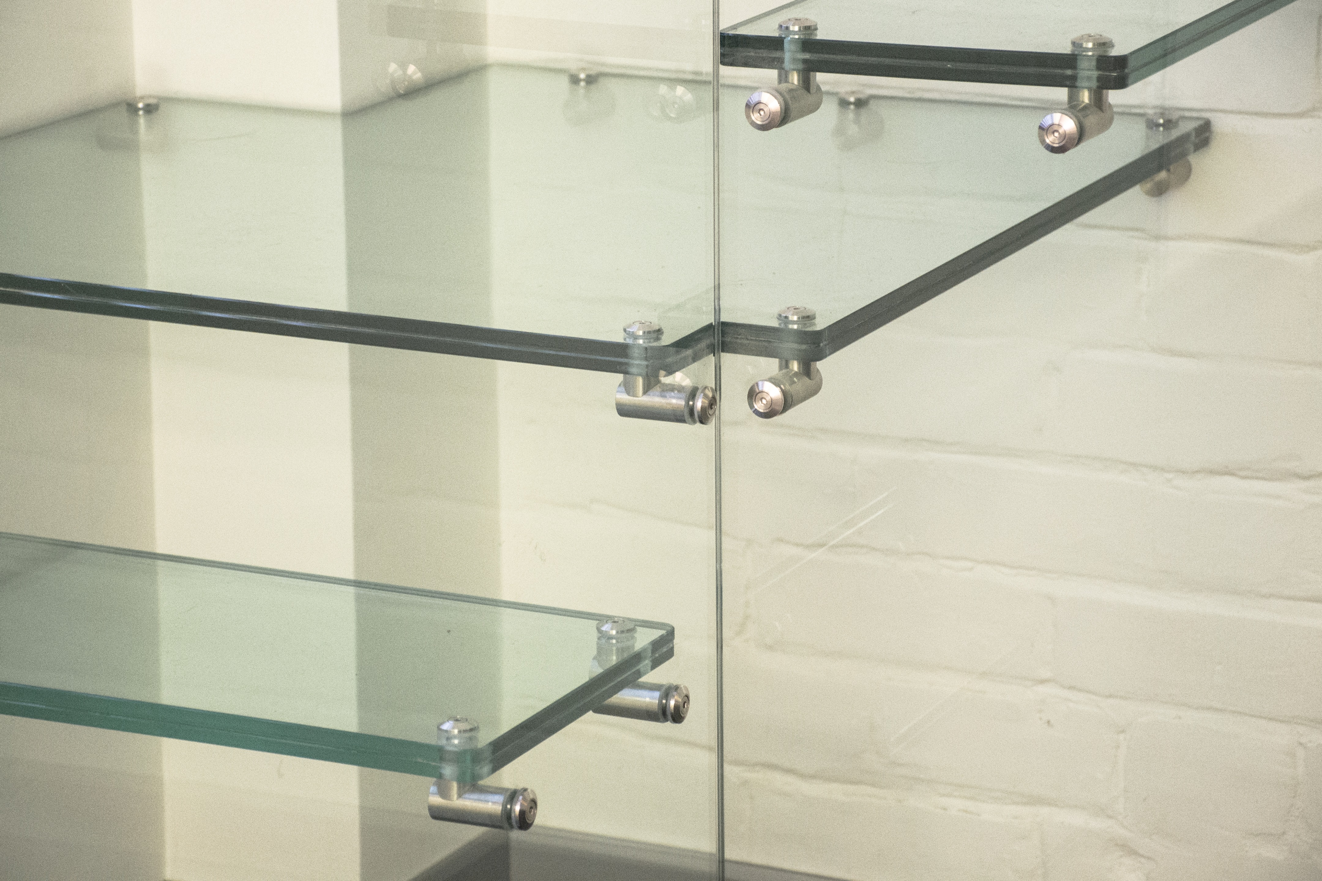 2016 年玻璃楼梯办公室设计-3