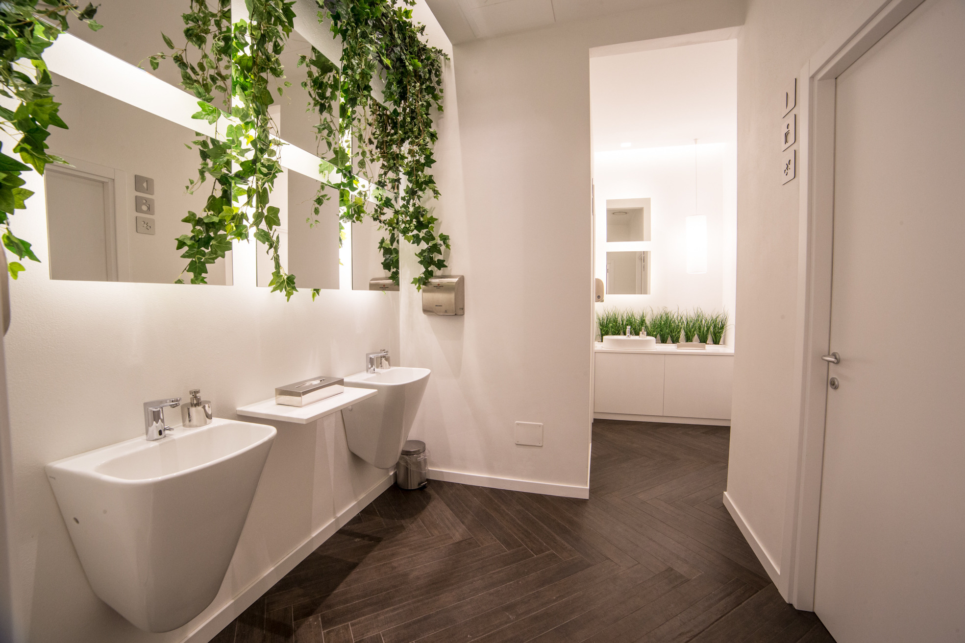 旧工厂变身高雅现代餐厅-29