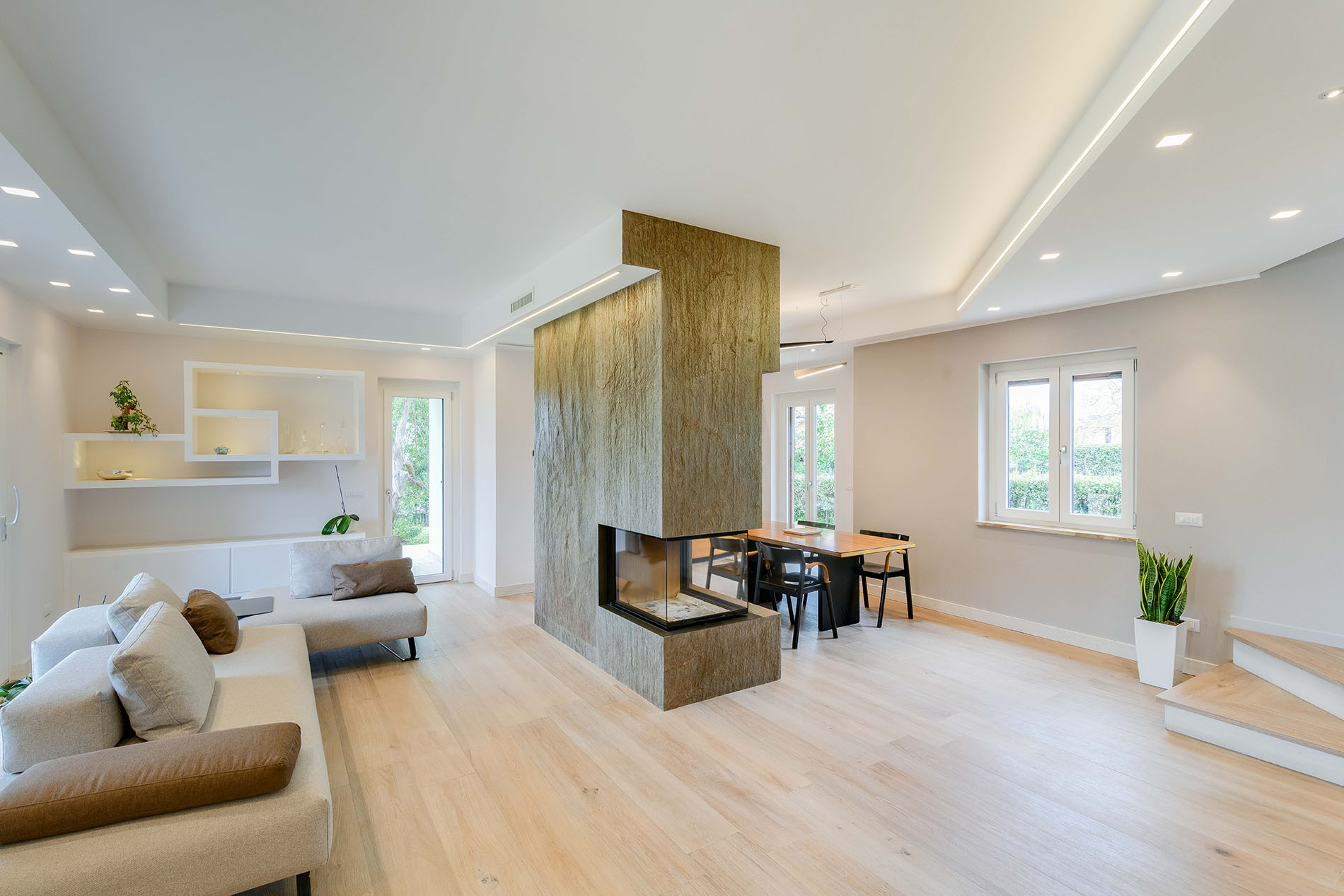 自然呼吸的罗马别墅 | 和谐色调与功能建筑的完美结合-5