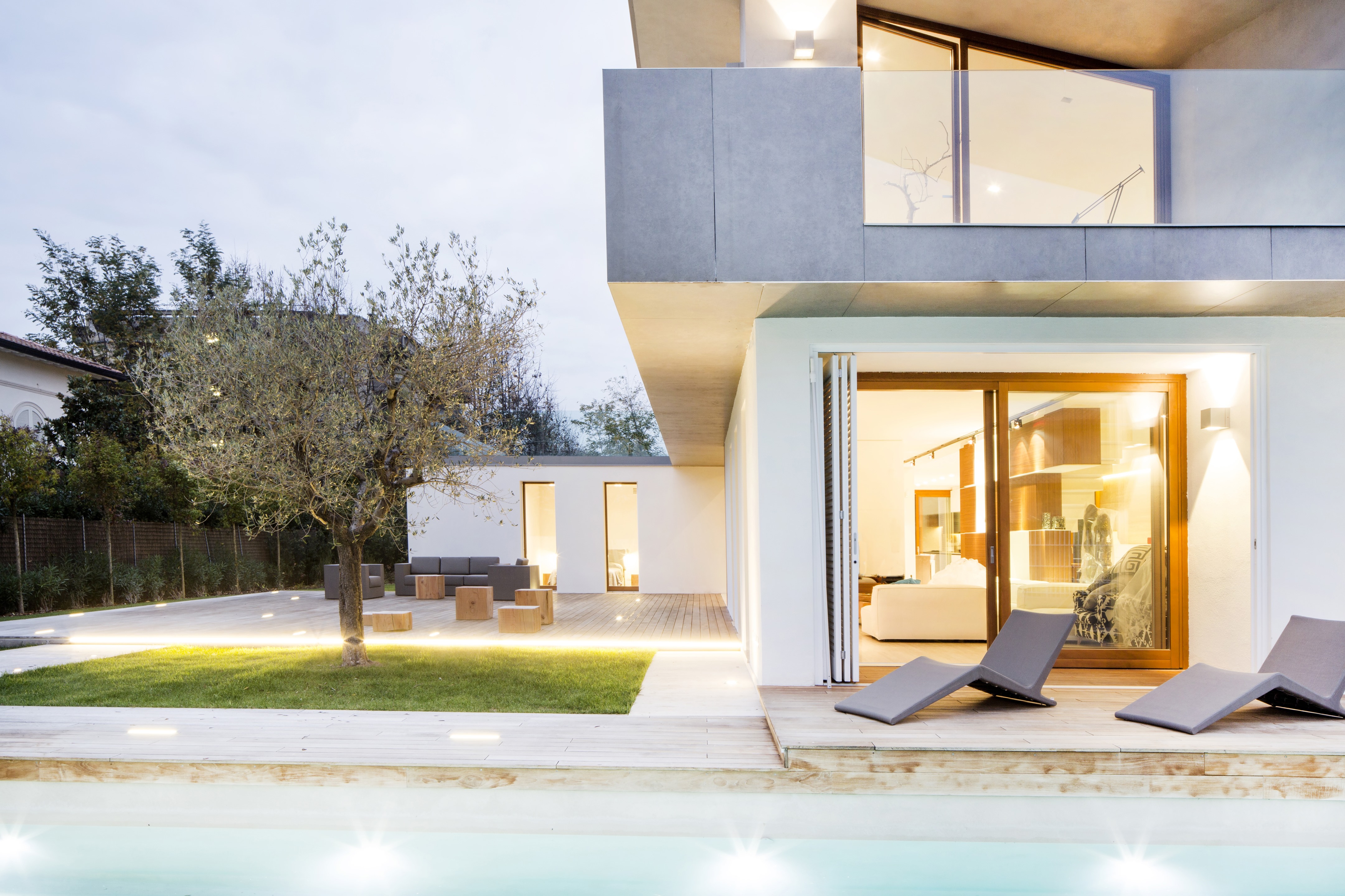 简练纯粹,自然光影交织的意大利别墅设计-21