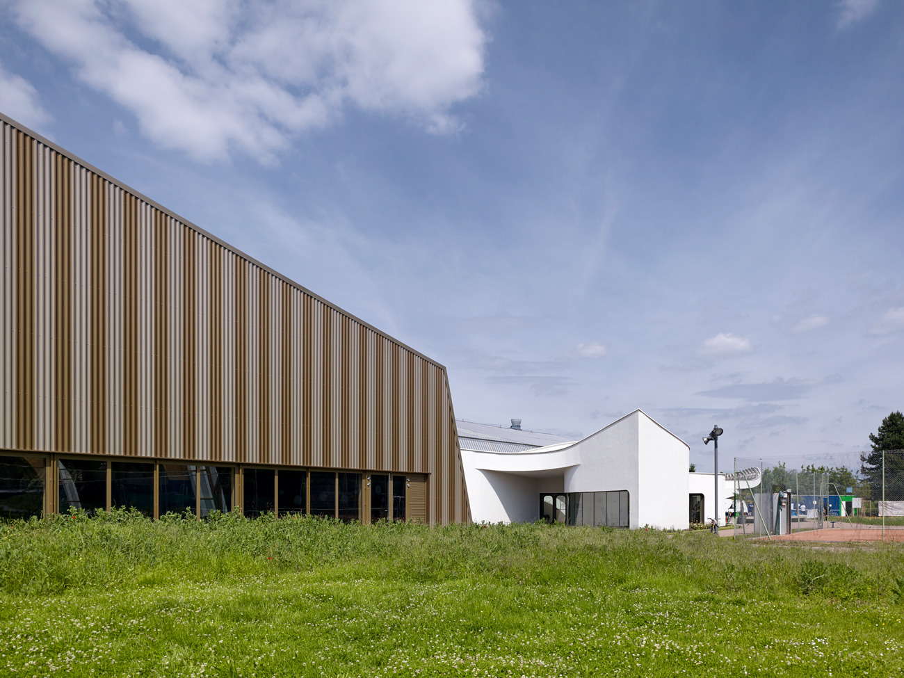 动感轨迹下的网球俱乐部设计-4