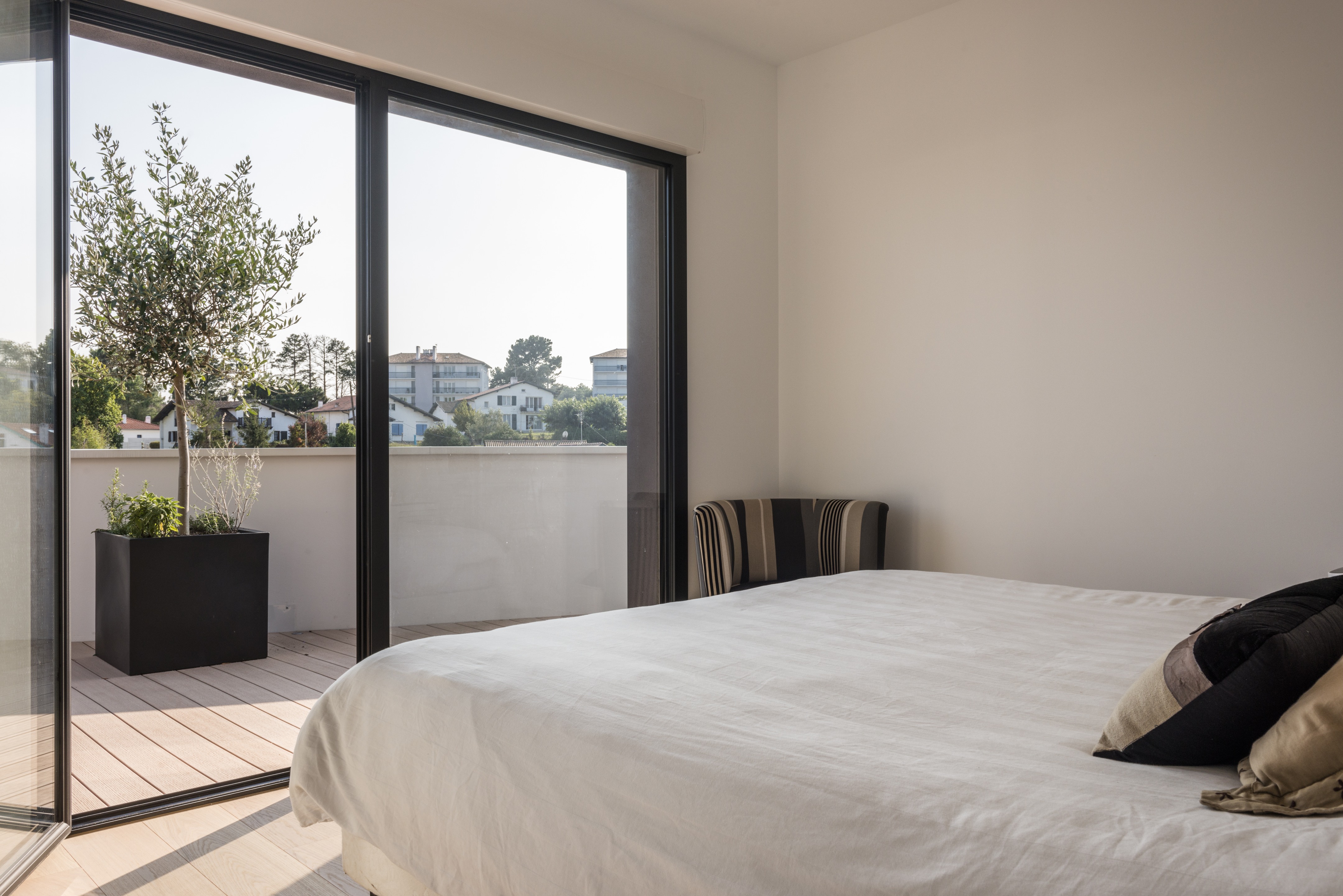 法国安吉特海滨公寓与办公建筑-37