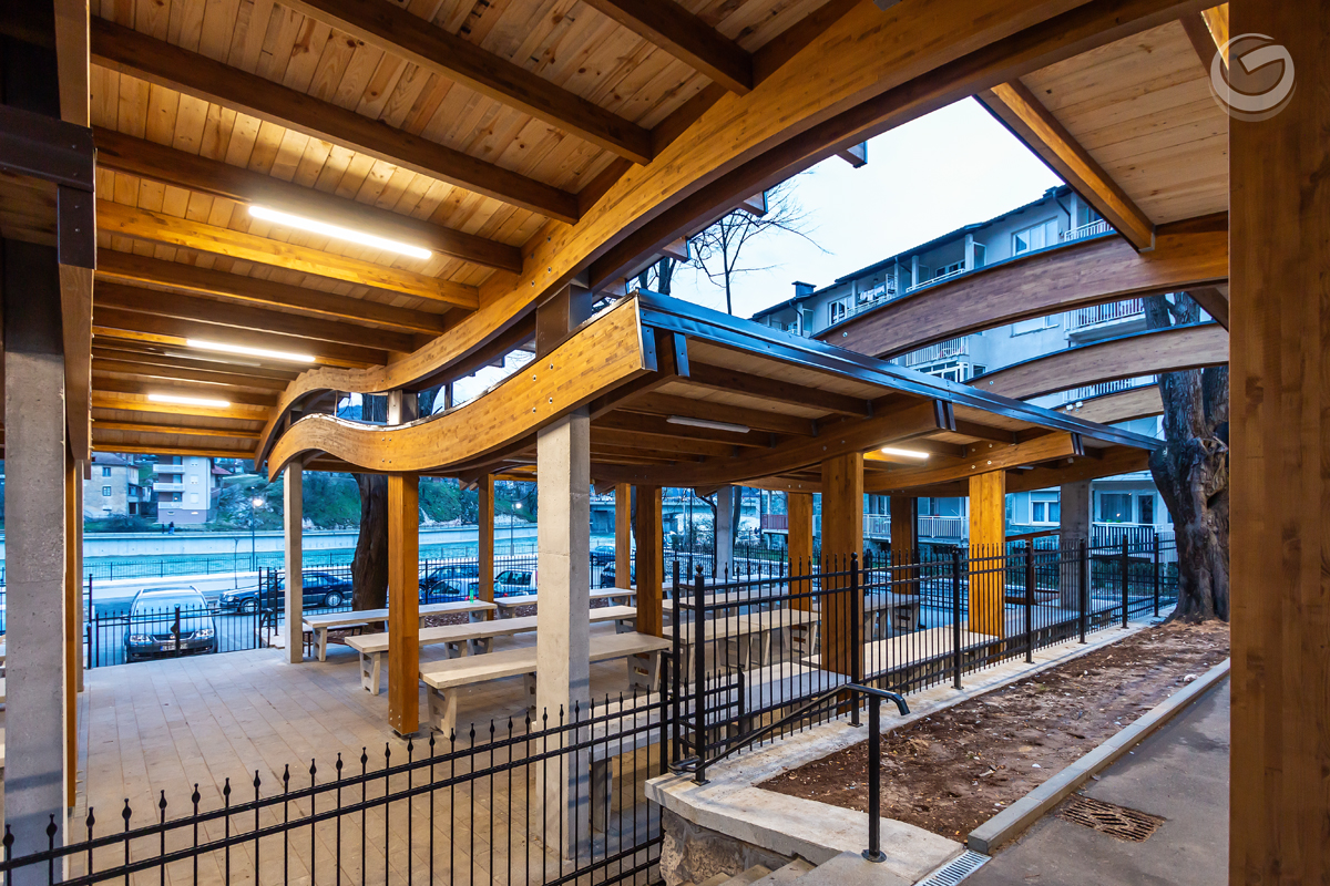 2019 年完成的木结构市场广场-7