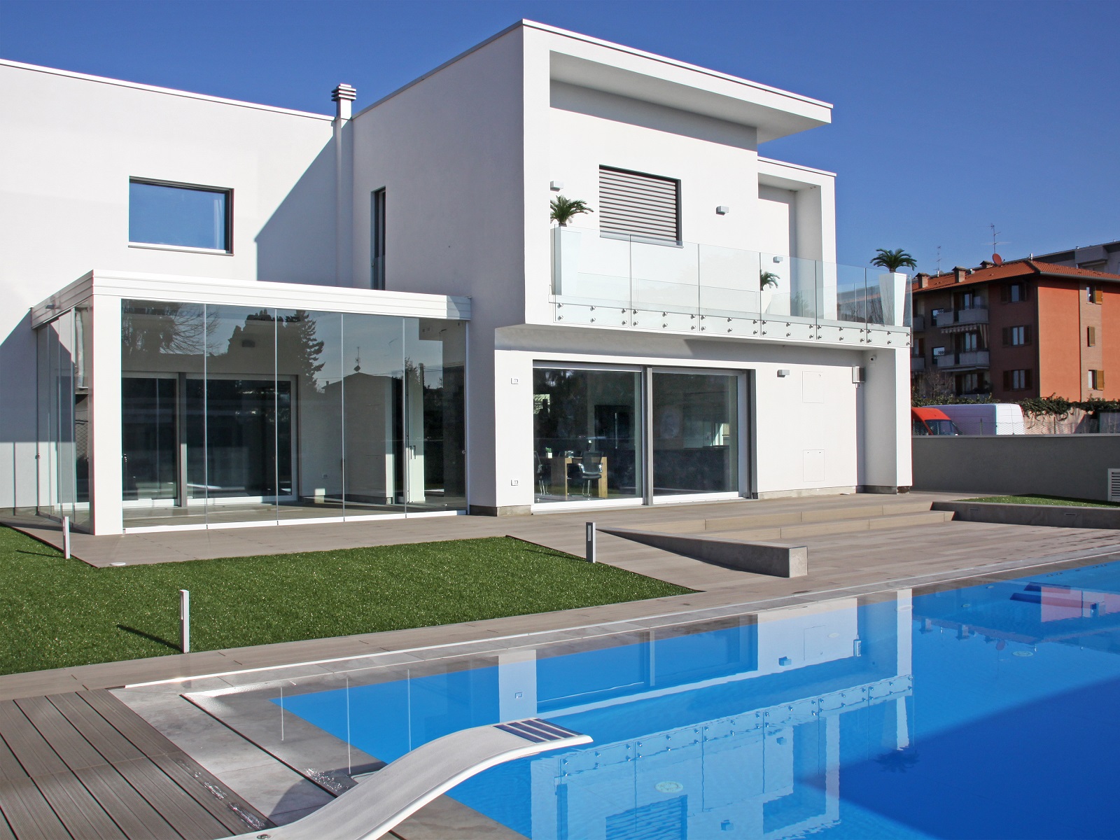 现代风格别墅设计，绿色环保与智能生活完美融合-1