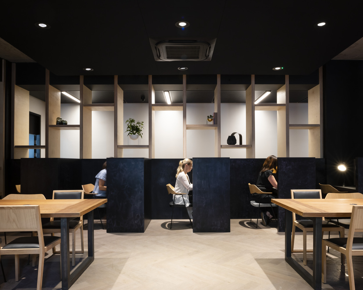 The Frames（砖,金属,玻璃的创意空间）-56