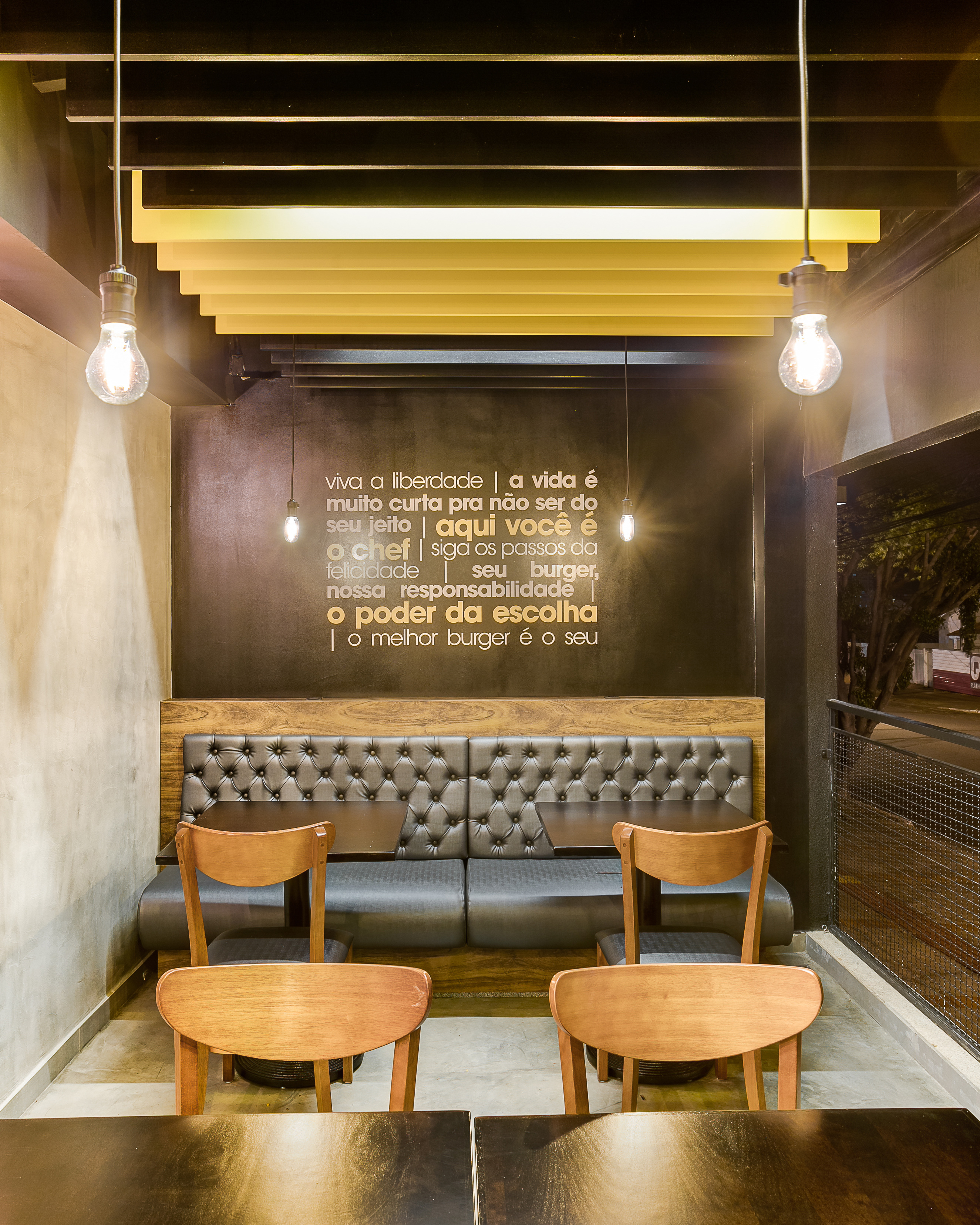 2017 年完成的汉堡店室内设计案例-6