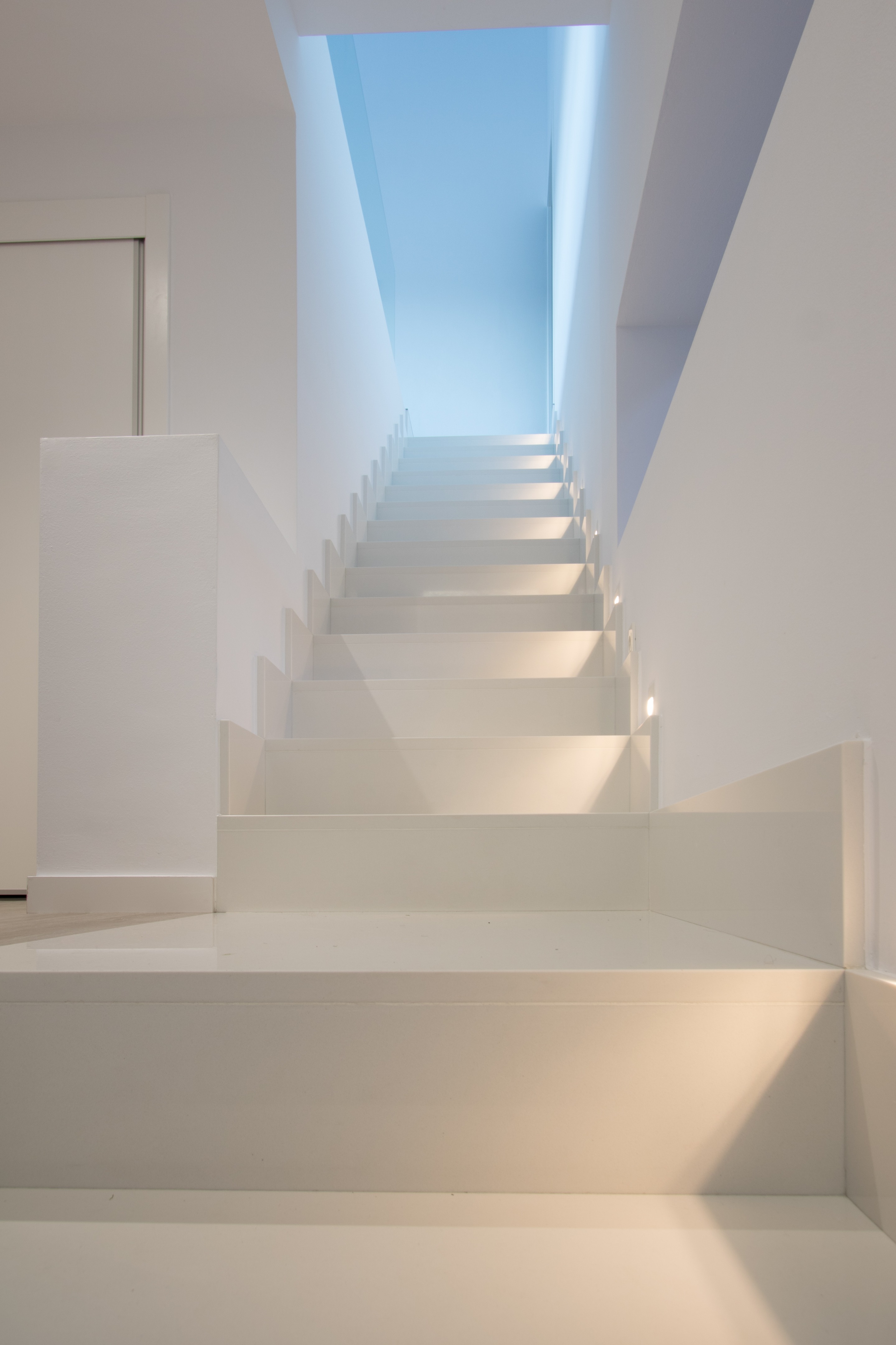 依地势而生的乌布里克单户住宅-9