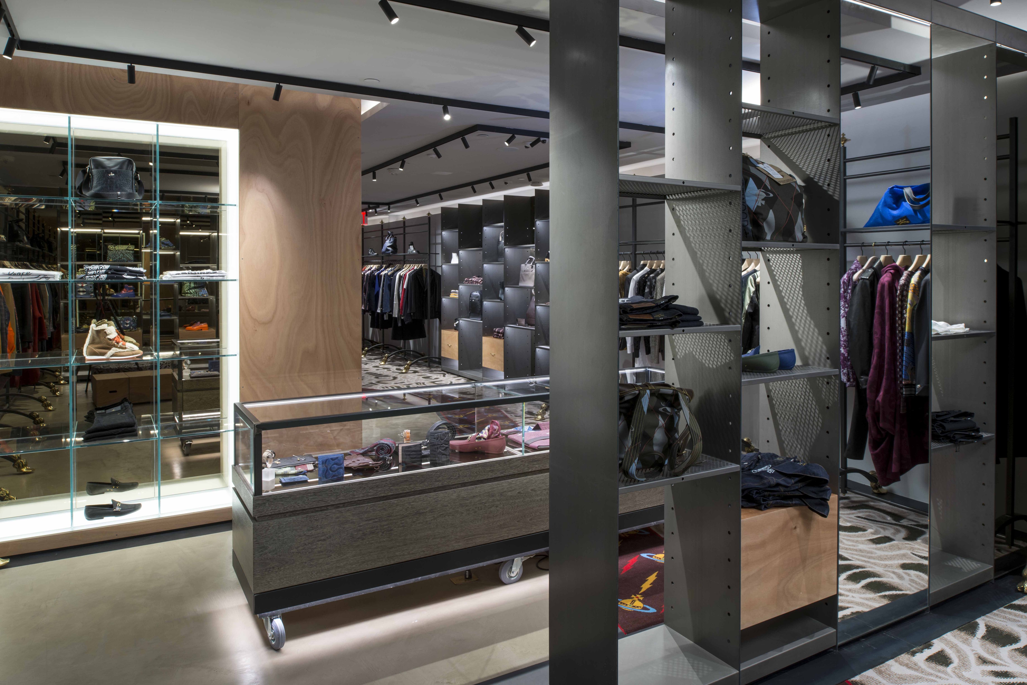 维维安·韦斯特伍德纽约旗舰店 | 工业风与自然的完美融合-7