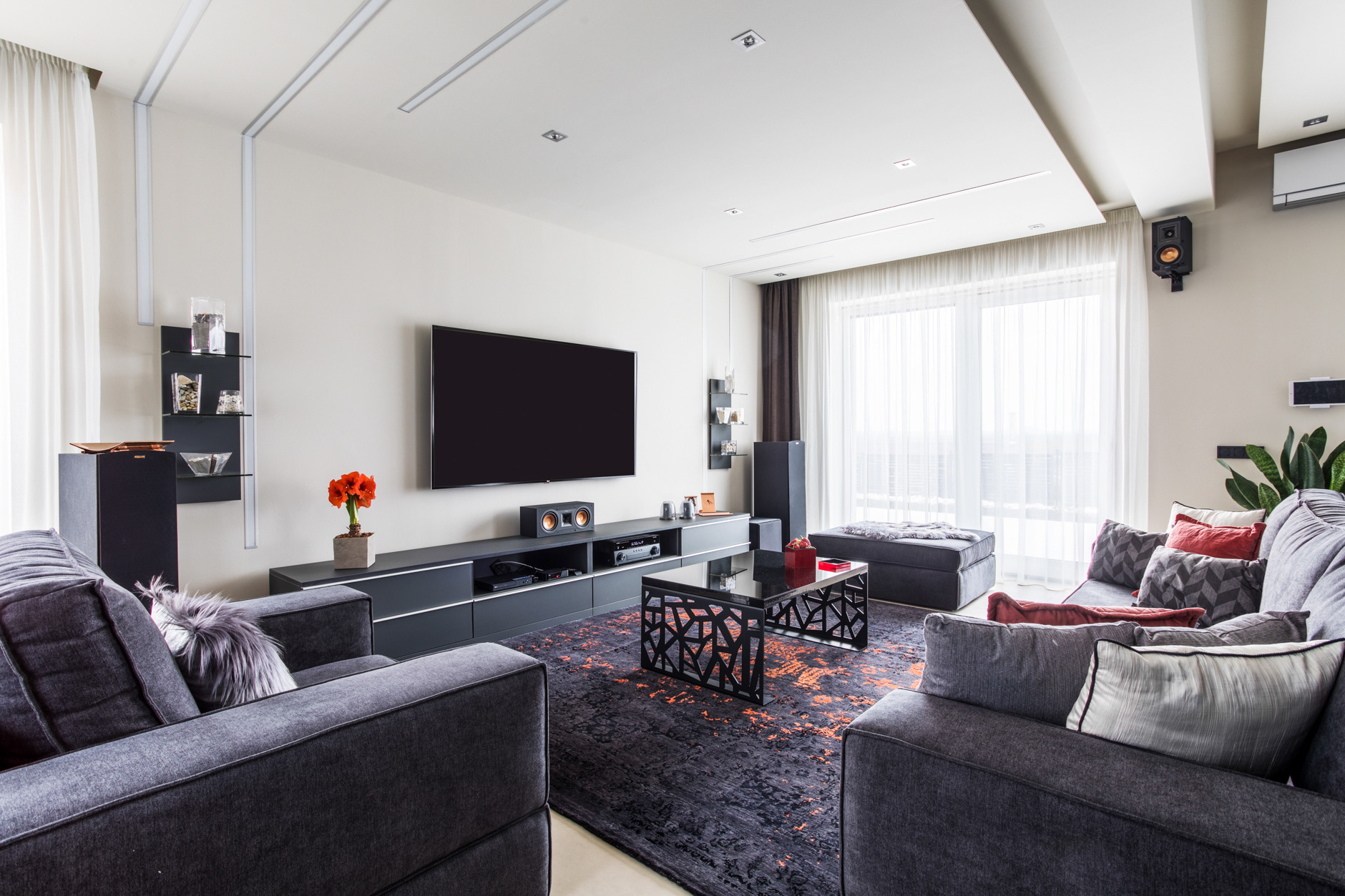 2018 年布达佩斯简约住宅设计-0