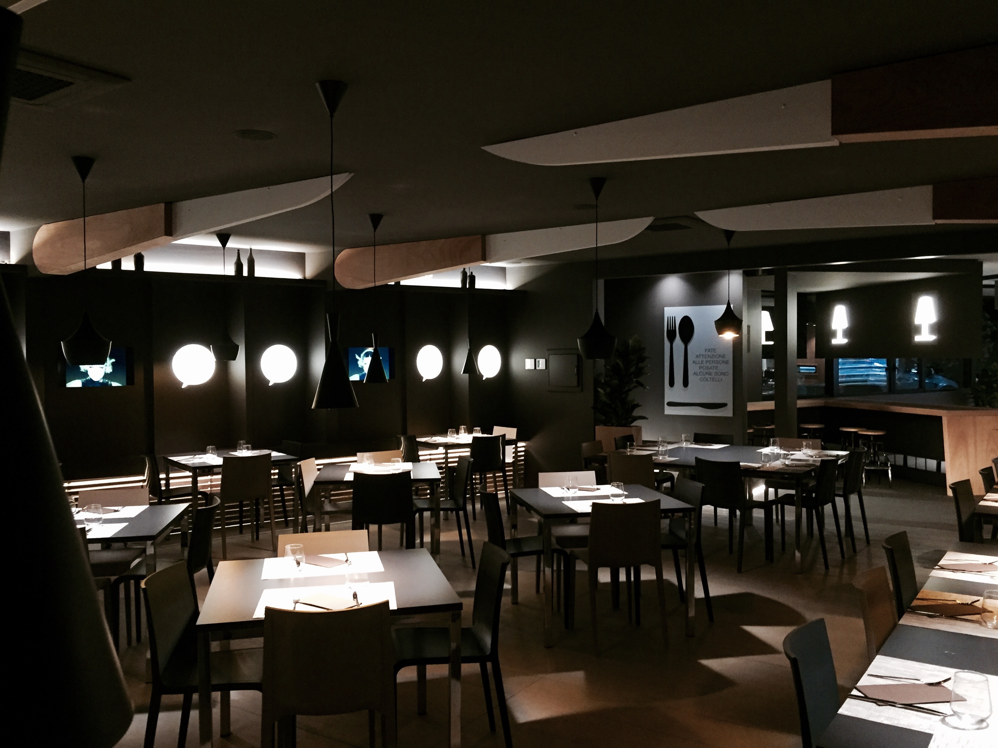 2016 年完成的 QUATTROCHIACCHIERE 咖啡餐厅设计-12