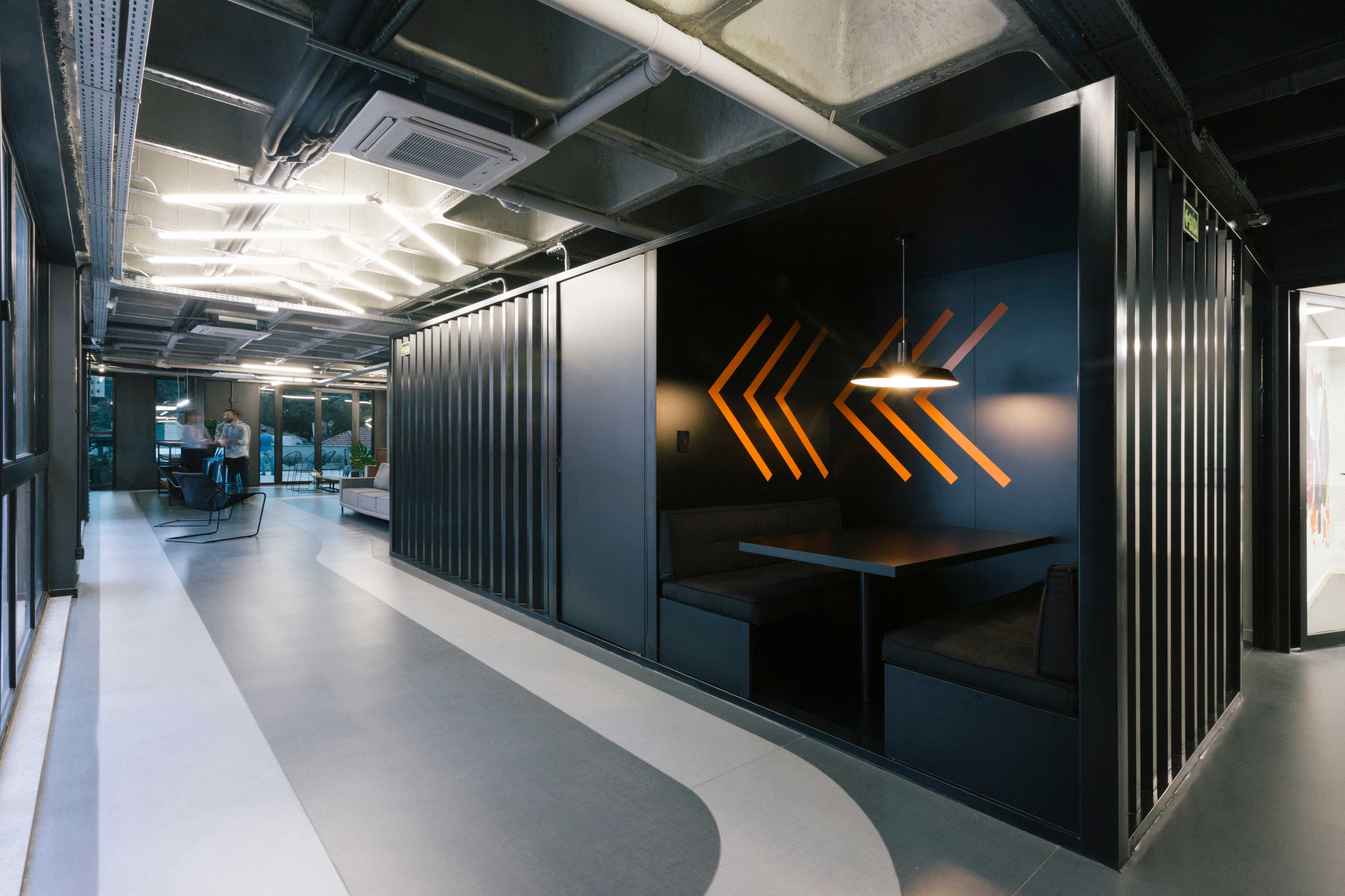 巴西 Azion 科技公司办公室——极客文化与工业风格的完美融合-30