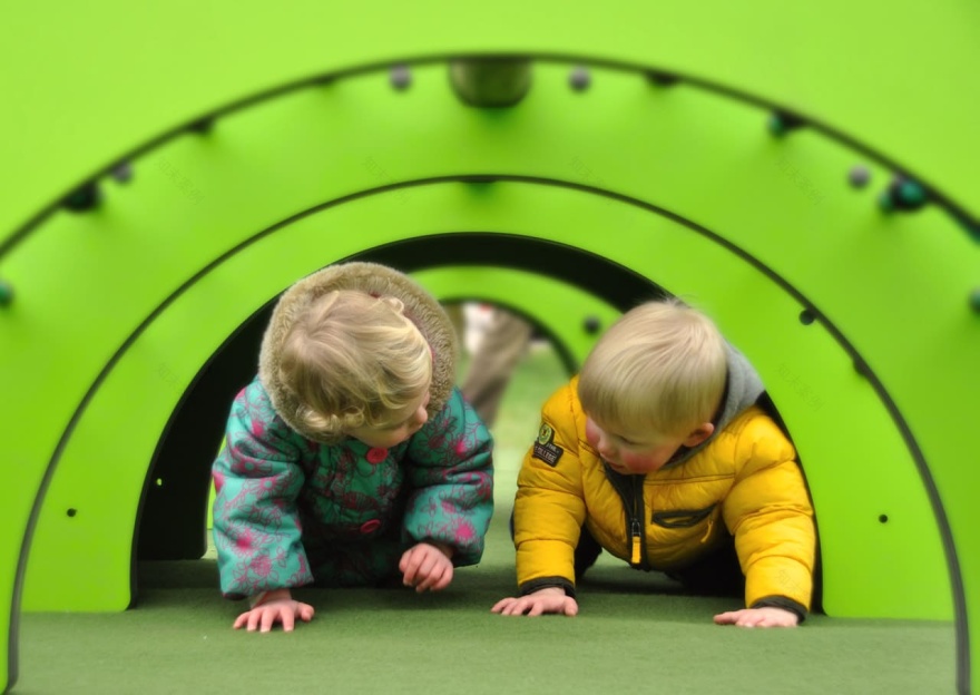 儿童乐园的"毛毛虫"游戏-3