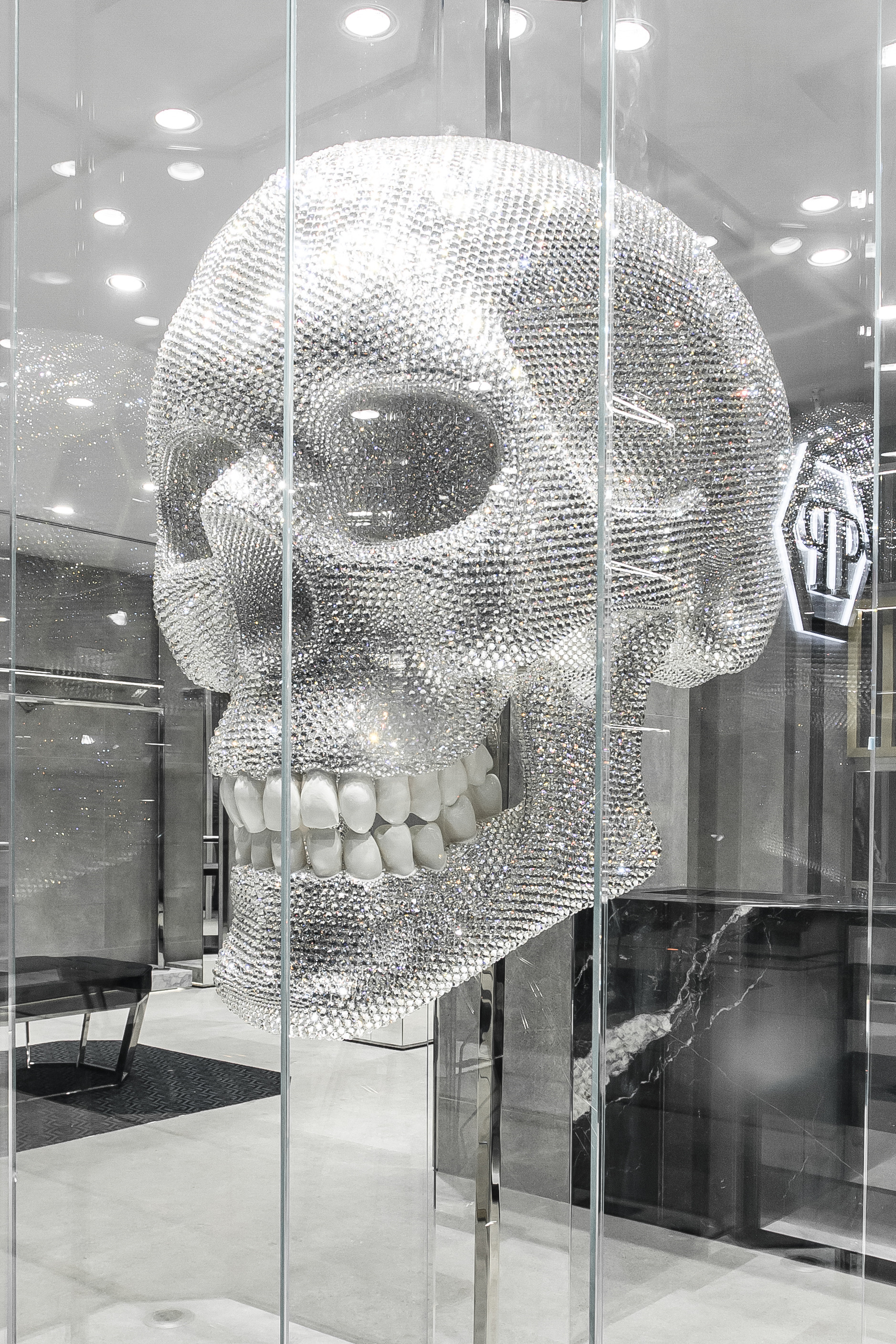 Kazan Philipp Plein 精品店室内设计-3