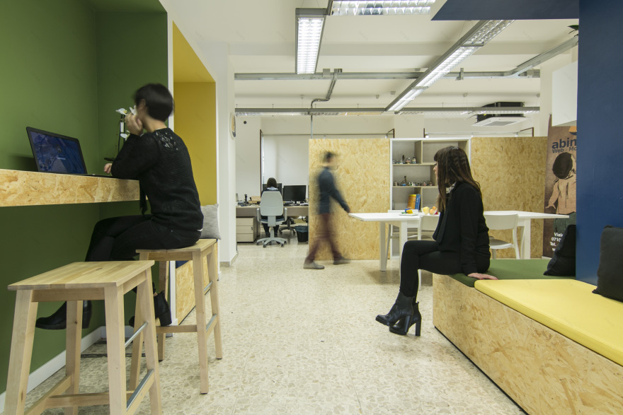 定制 OSB 隔板打造灵动办公空间-13