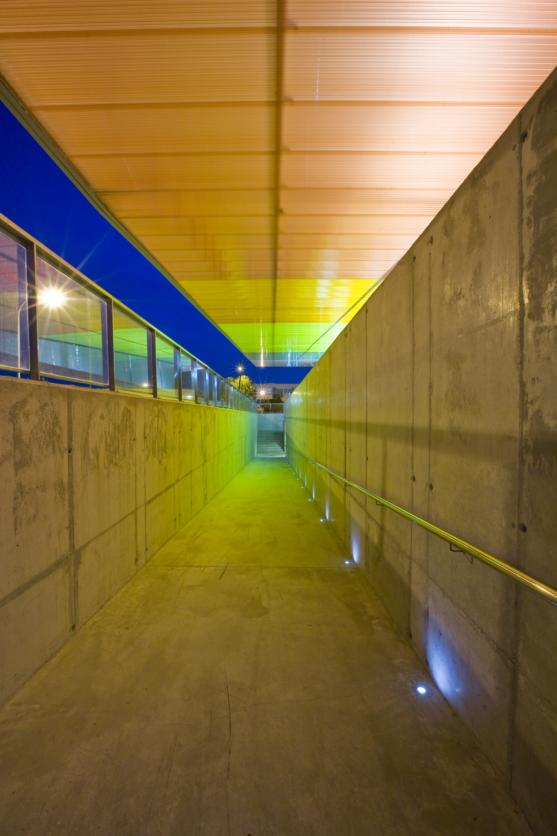 萨印第奥特里亚多功能体育馆-7