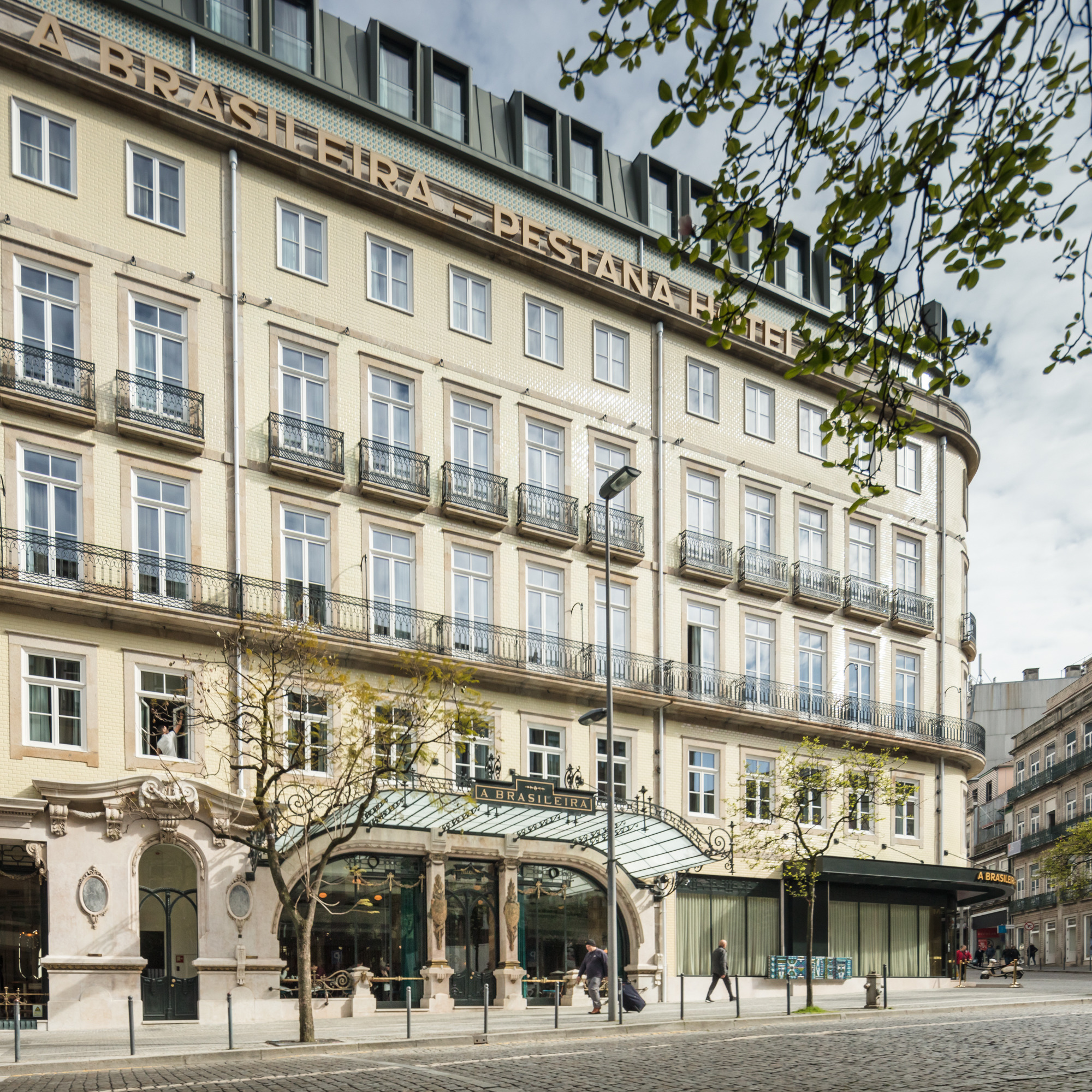 葡萄牙波尔图历史建筑“A Brasileira”酒店的修复与新生-14