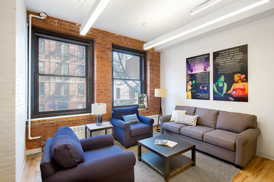 糖果工厂变戏剧新家，321 剧院管理公司的创意办公室设计-0