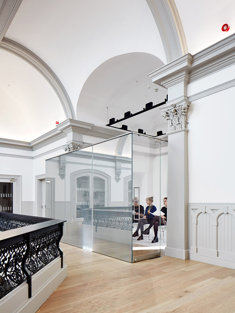 英国诺威治大学建筑艺术学院楼梯翻新-14