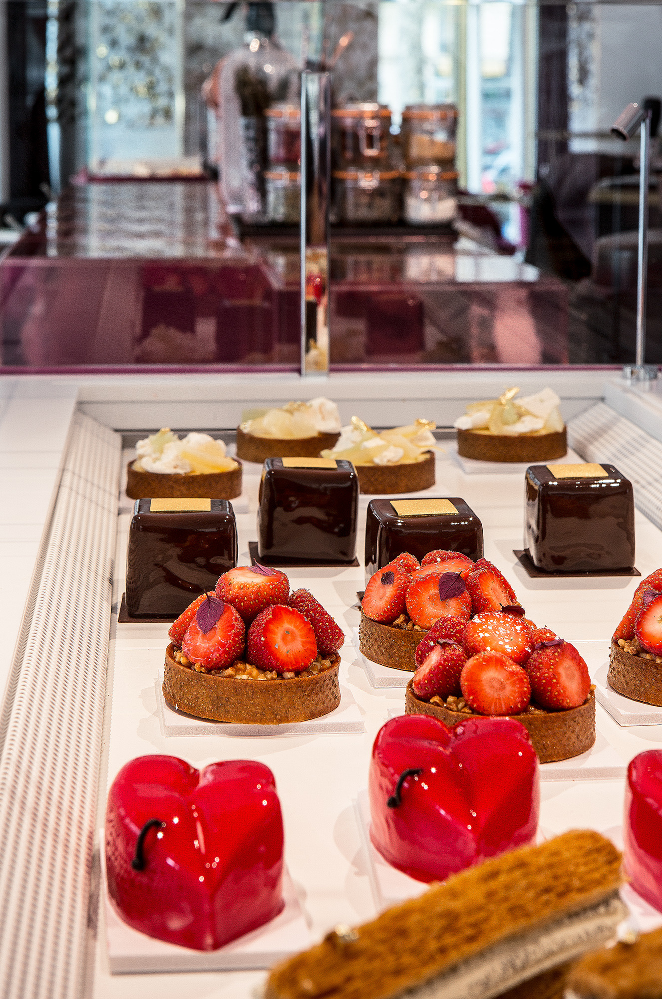 巴黎馥颂酒店 | 粉色与黑色演绎的法式浪漫-26