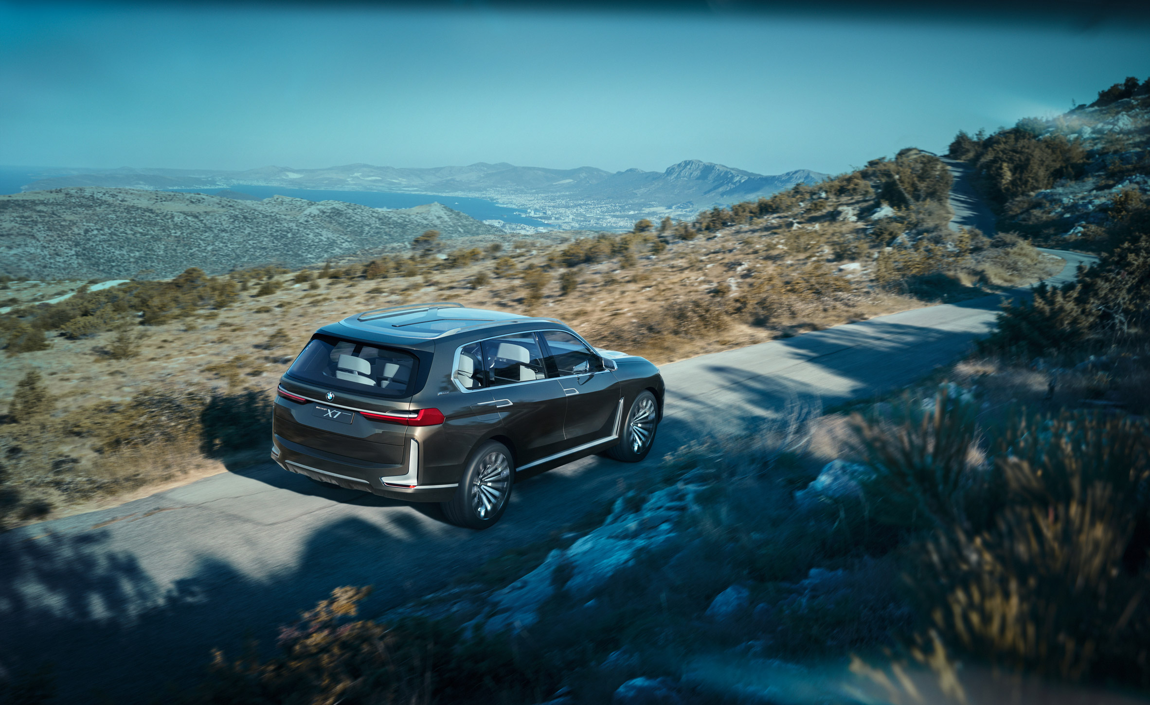 BMW unveils spacious X7 concept car as part of luxury vehicle range-22