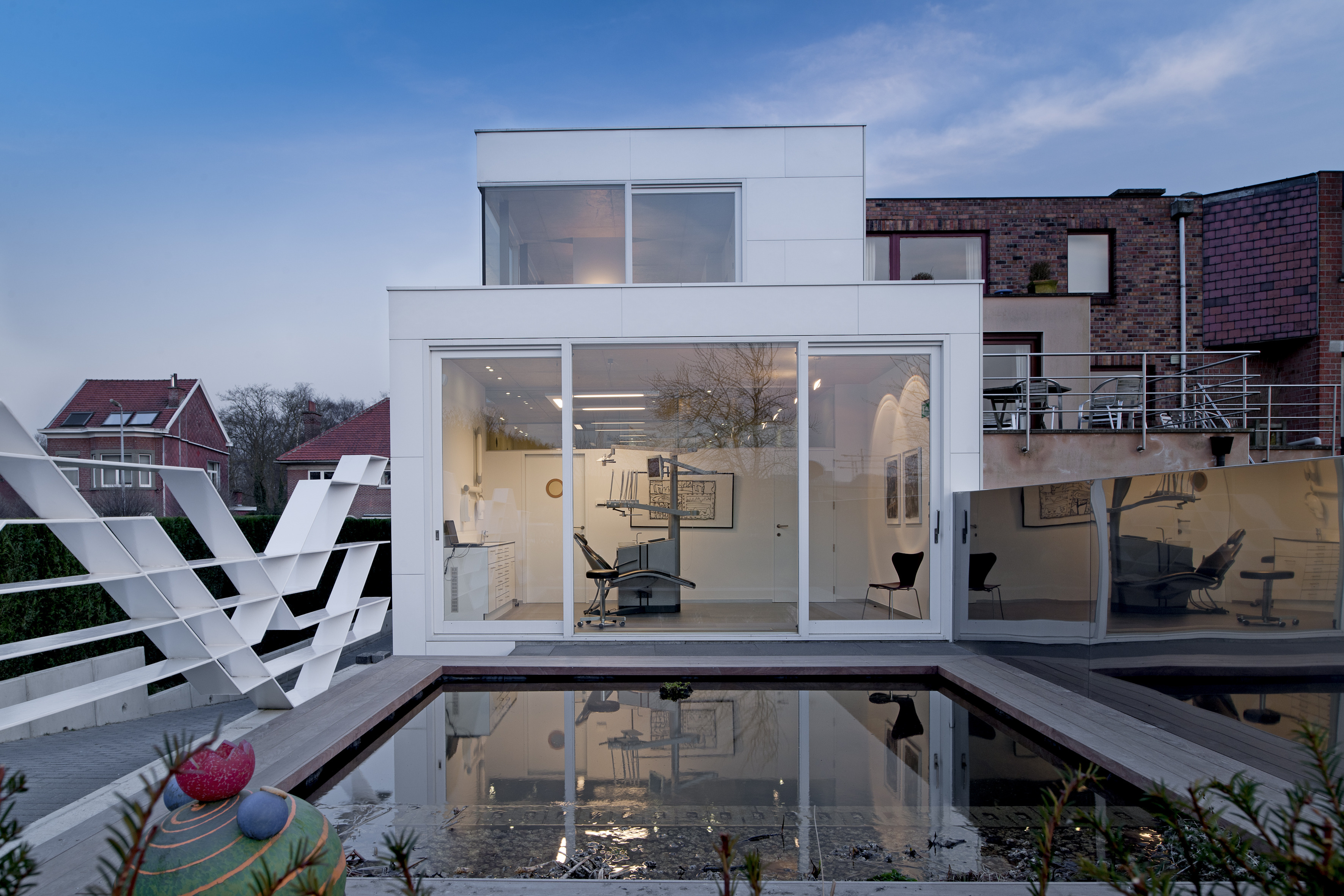 雕塑花园里的牙科诊所-17