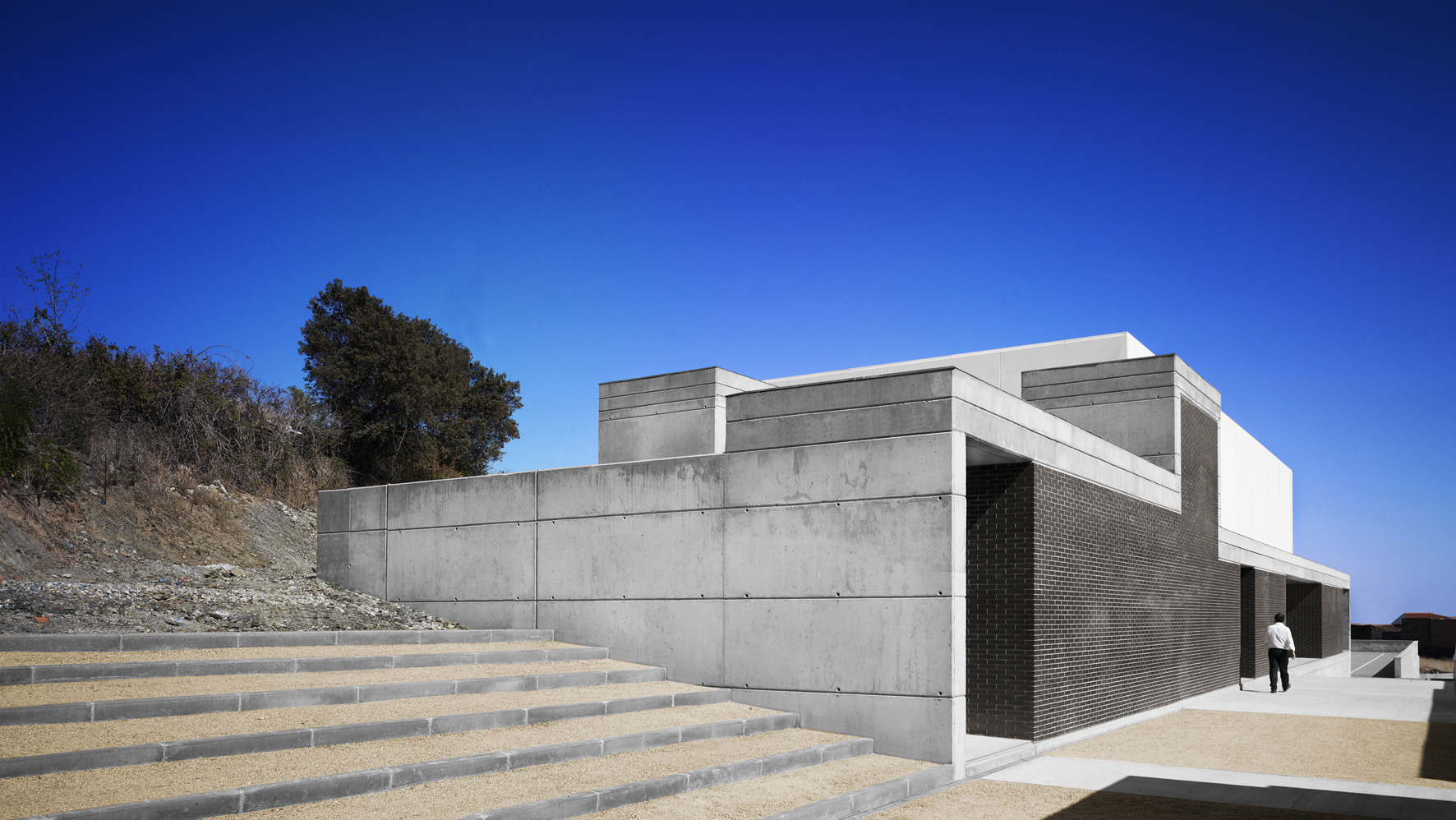 Malpartida 中学运动馆及景观设计-9