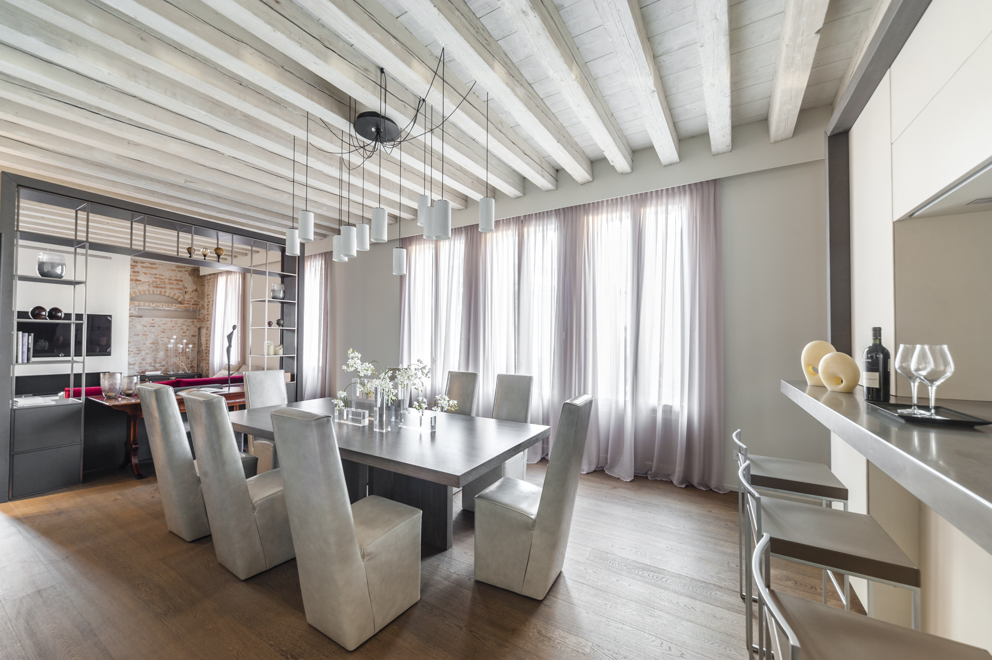 历史韵味与现代设计交融的意大利公寓-4