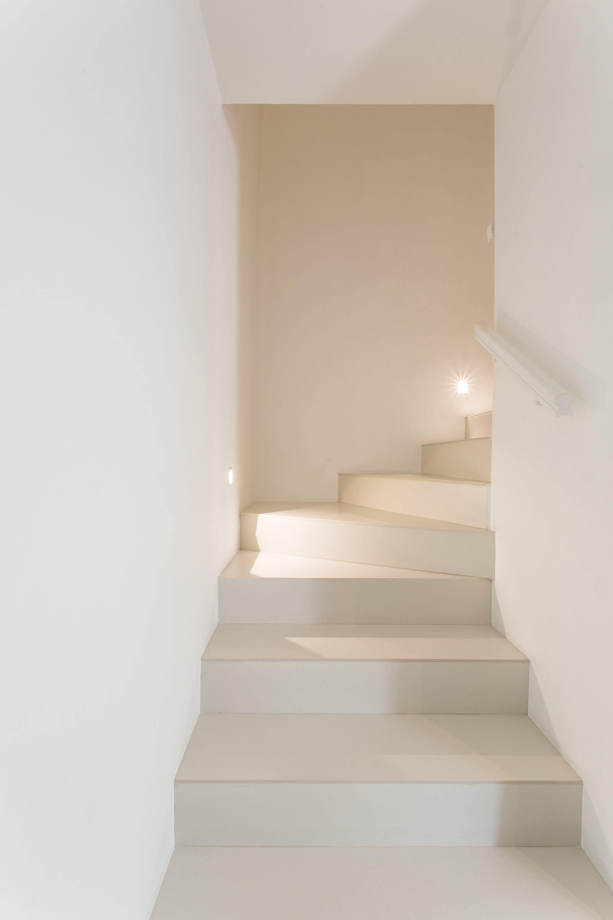 2016 年私人住宅室内设计案例 | 柔美色调的温馨空间-0