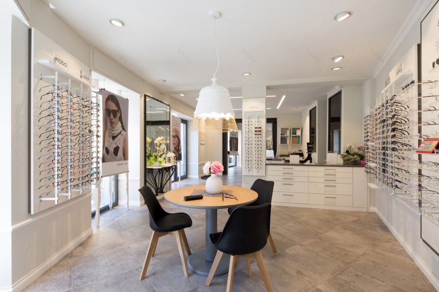 经典与现代共融的眼镜店设计-8