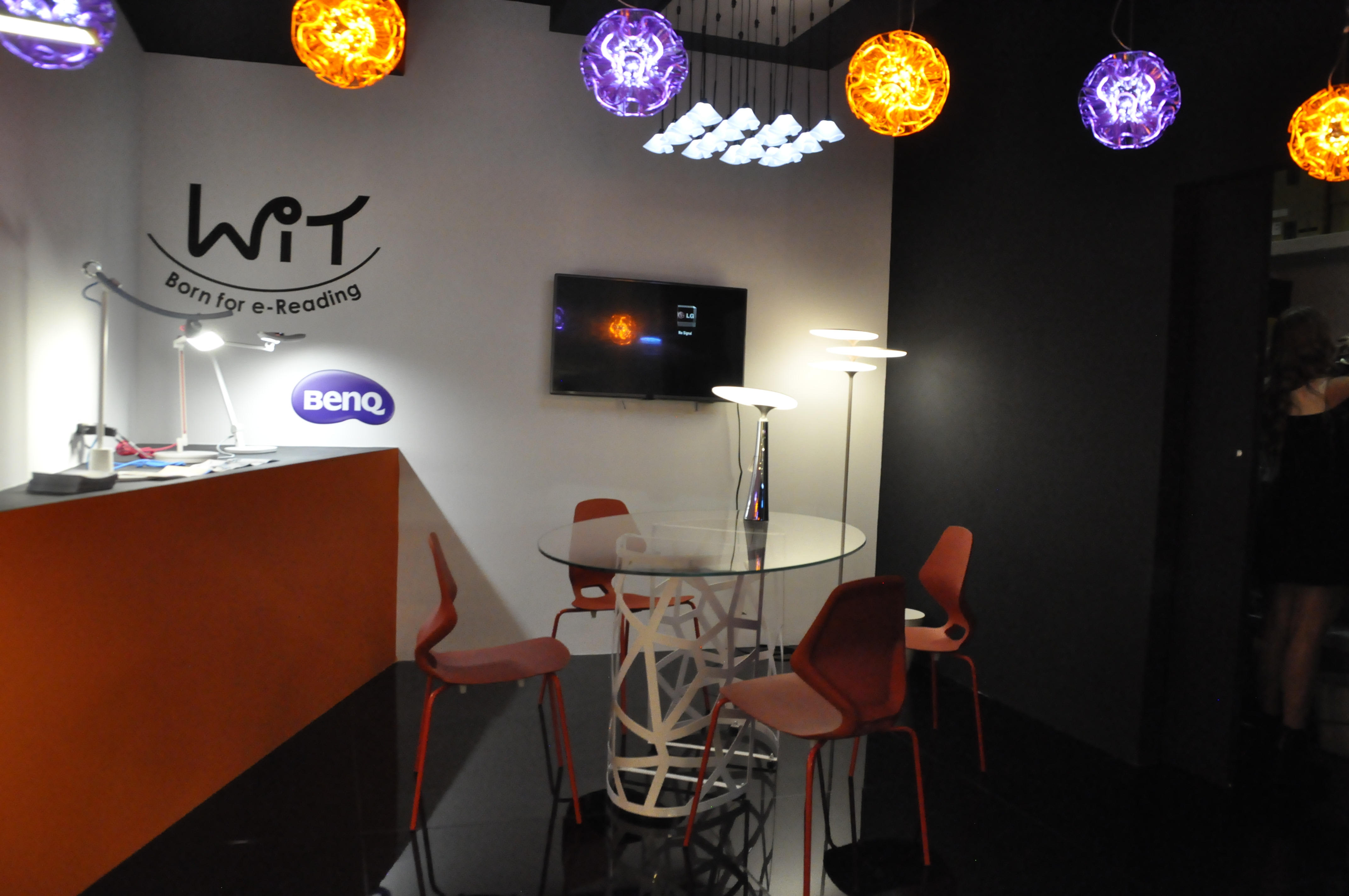 2017 年欧洲灯具展 QisDesign 展位设计-1