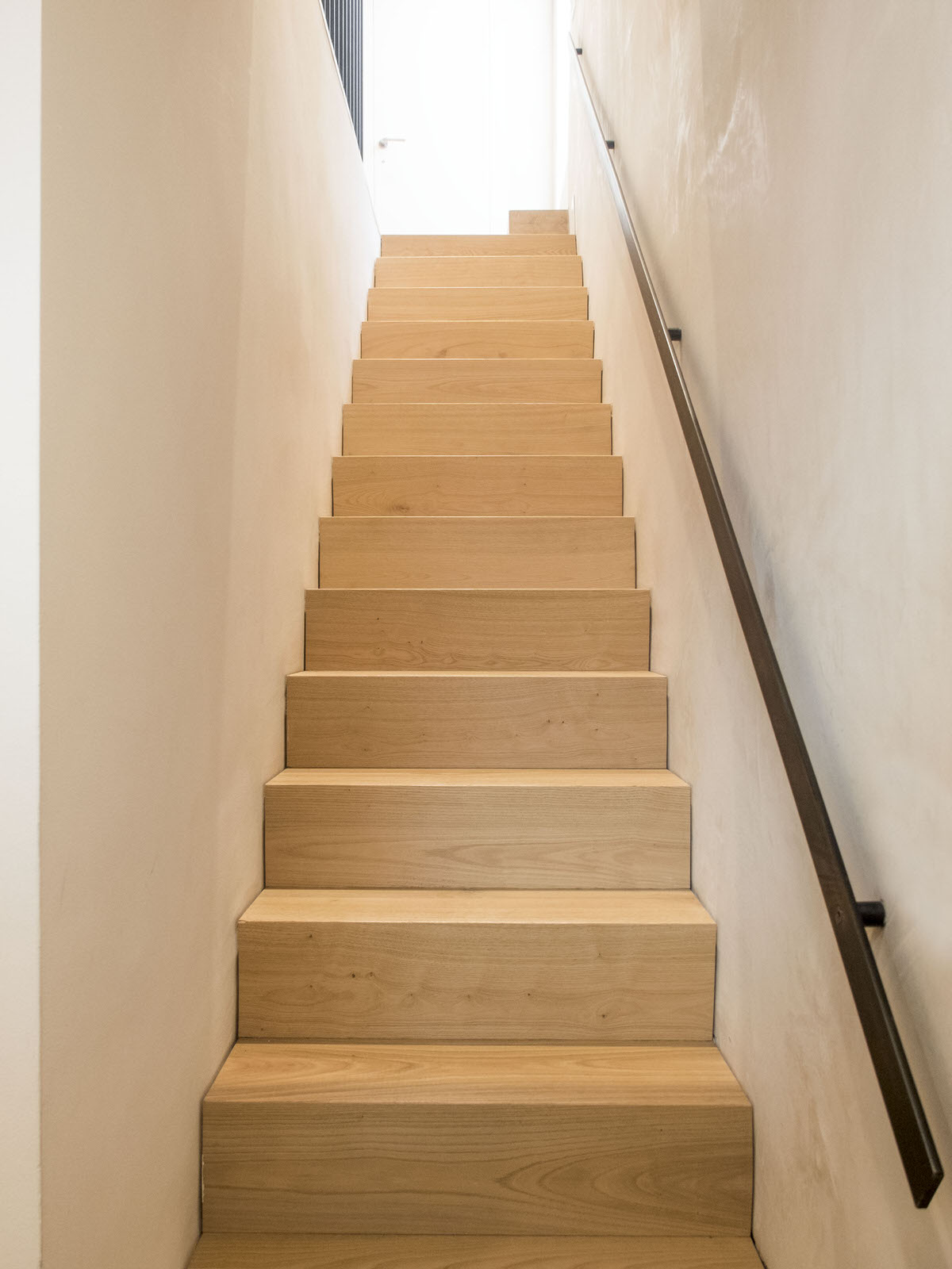 威尼斯垂直公寓 | 自然材料与开放式设计的完美融合-2