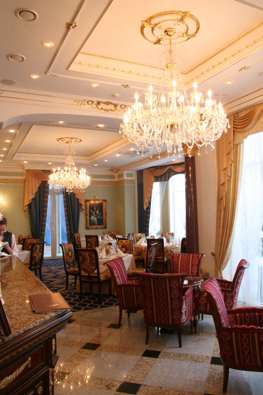 复古奢华酒店设计,营造百年皇家氛围-20