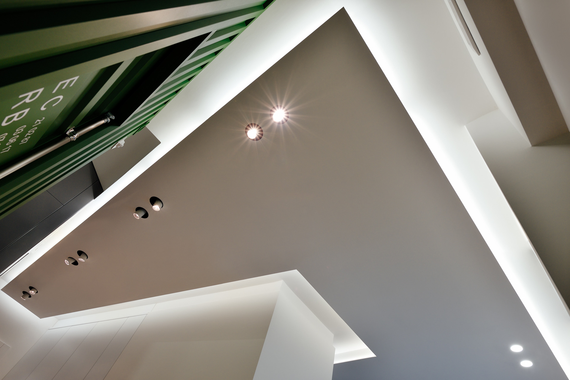 意式风情三层楼别墅设计-6