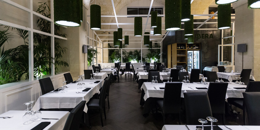 旧工厂变身高雅现代餐厅-21