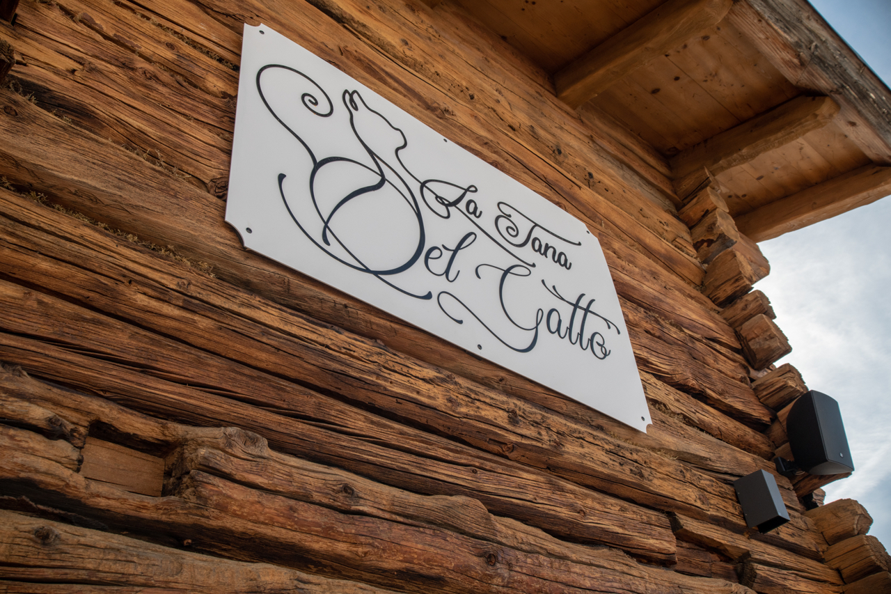 雪山之上的温馨猫舍——La Tana del Gatto 餐厅设计-0