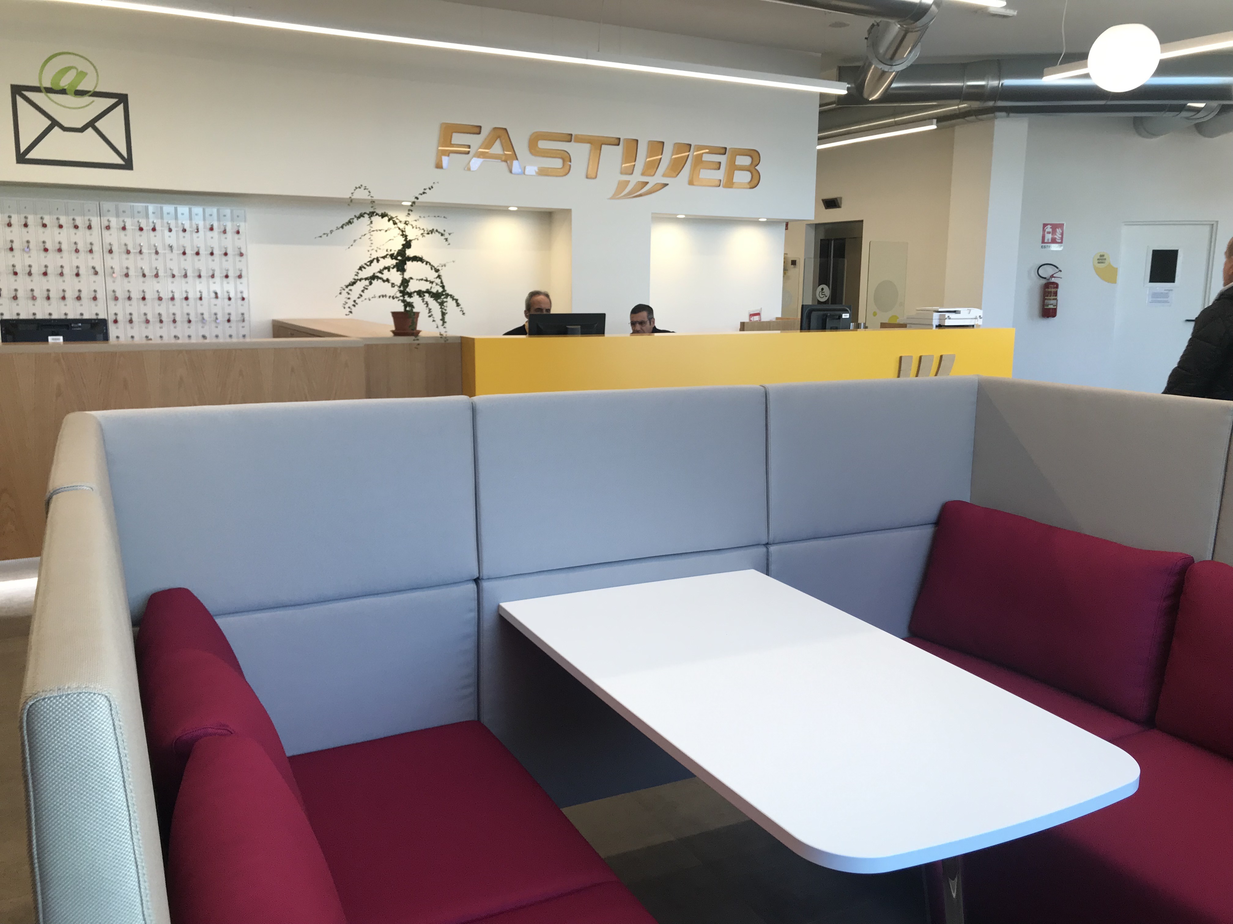 电信公司总部打造高效休闲办公空间-18