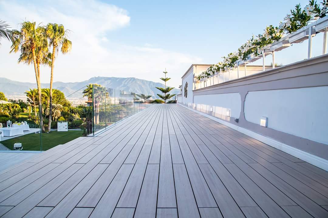 融合自然与建筑的蓝马林俱乐部餐厅设计-2