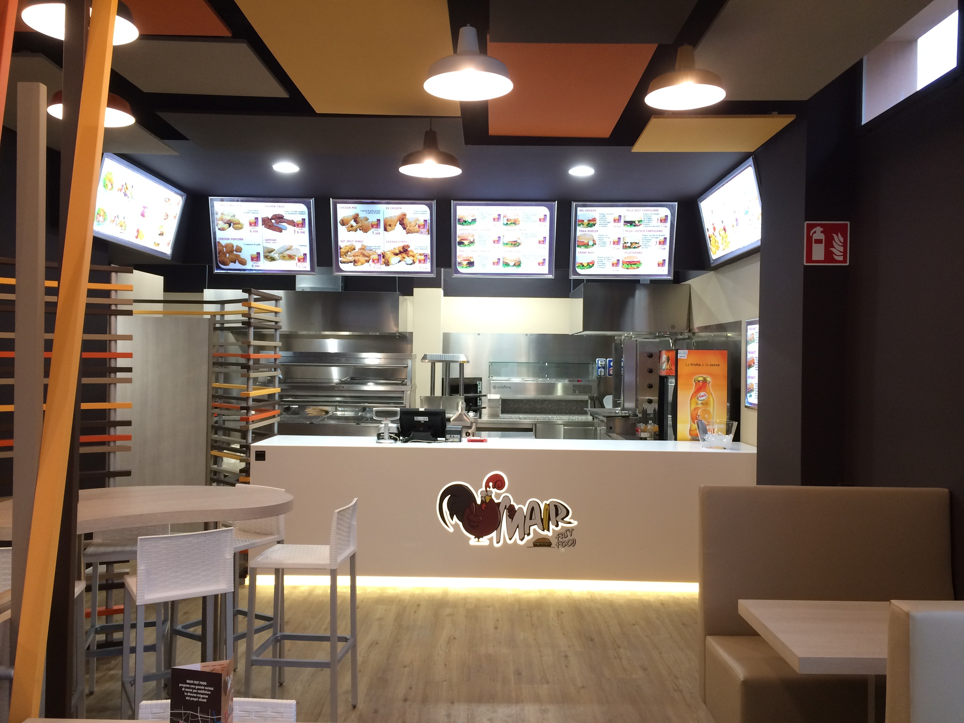 2016 年完成的 MAIR 快餐店室内设计案例-8