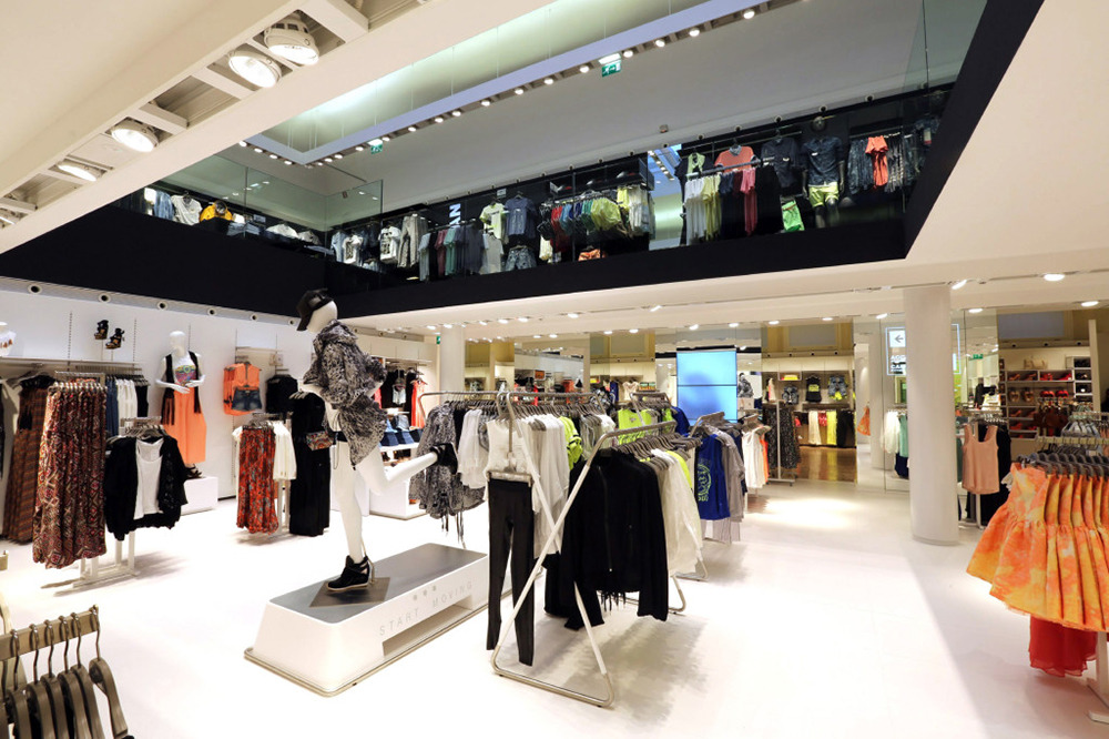 光与空间的和谐奏鸣 | Bershka 门店室内设计-4