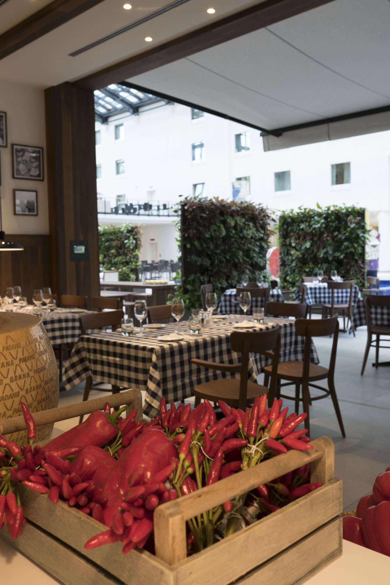 2017 年完成的 Hotel Estrel Portofino 餐厅室内设计-39