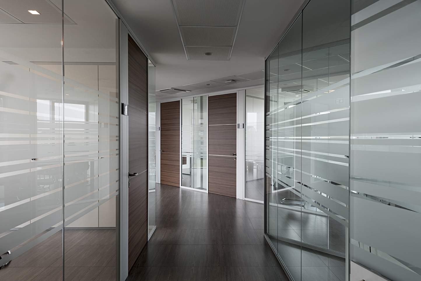 重塑办公空间典范 · 米兰某办公楼翻新-29
