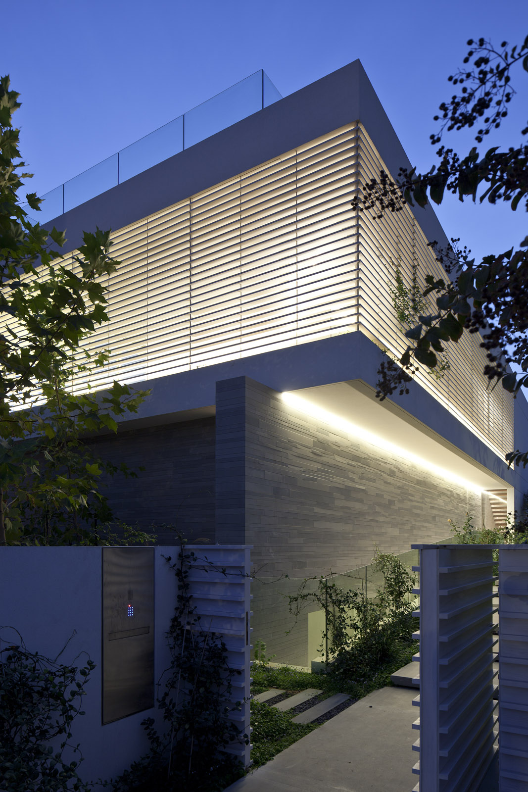 线性之家 | 利用石墙与木“Mashrabiya”打造四维空间-20