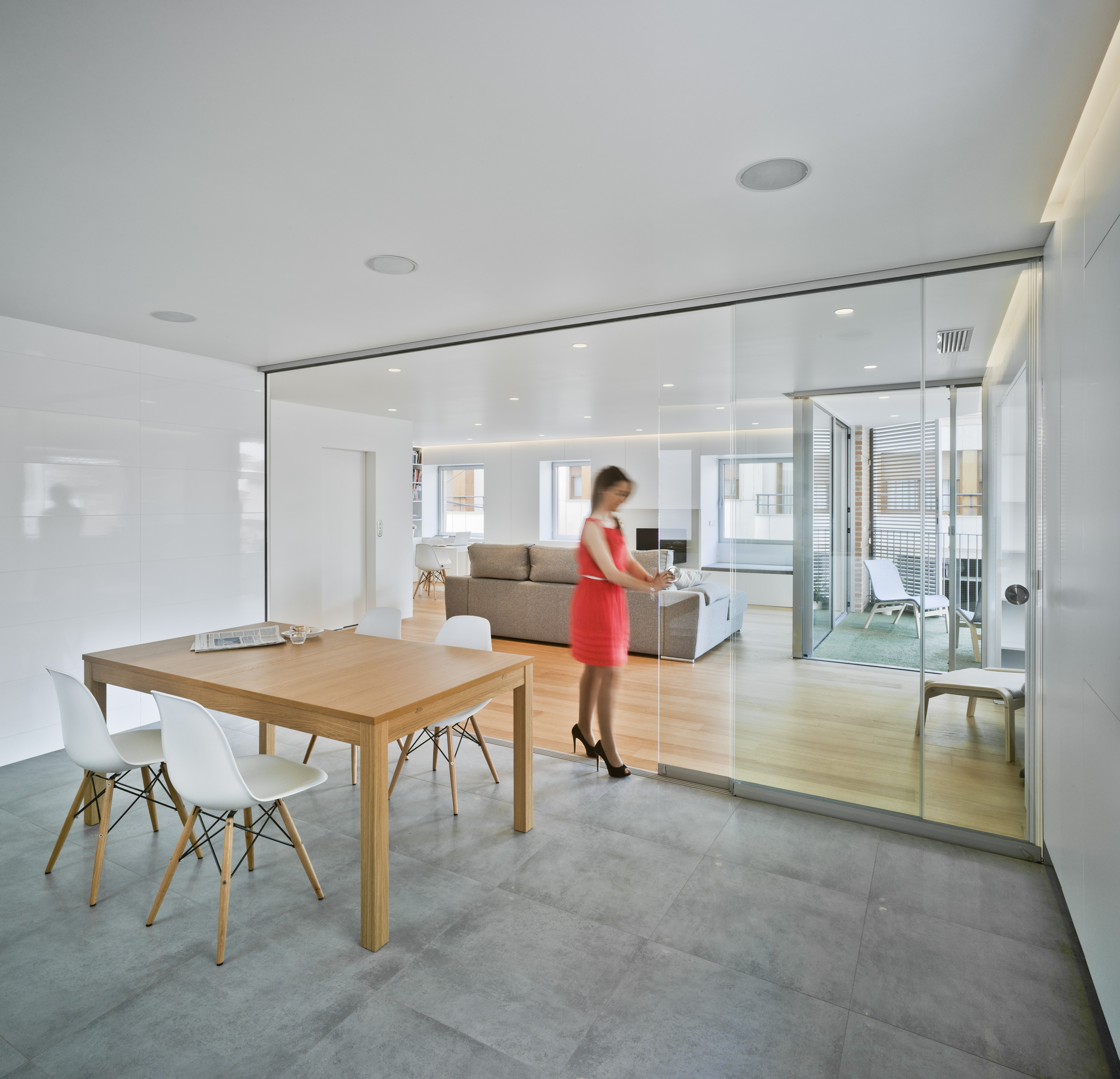 空间优化与功能融合的西班牙住宅改造-5