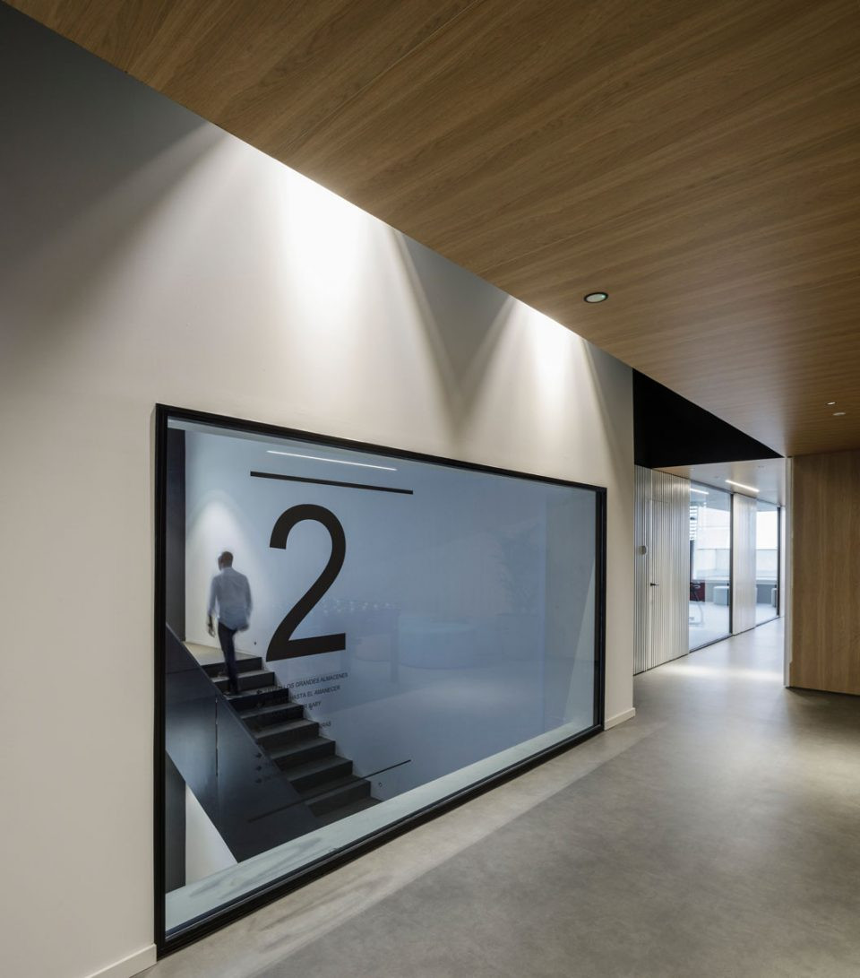 列伊达旧军事总部变身高颜值培训办公空间-6