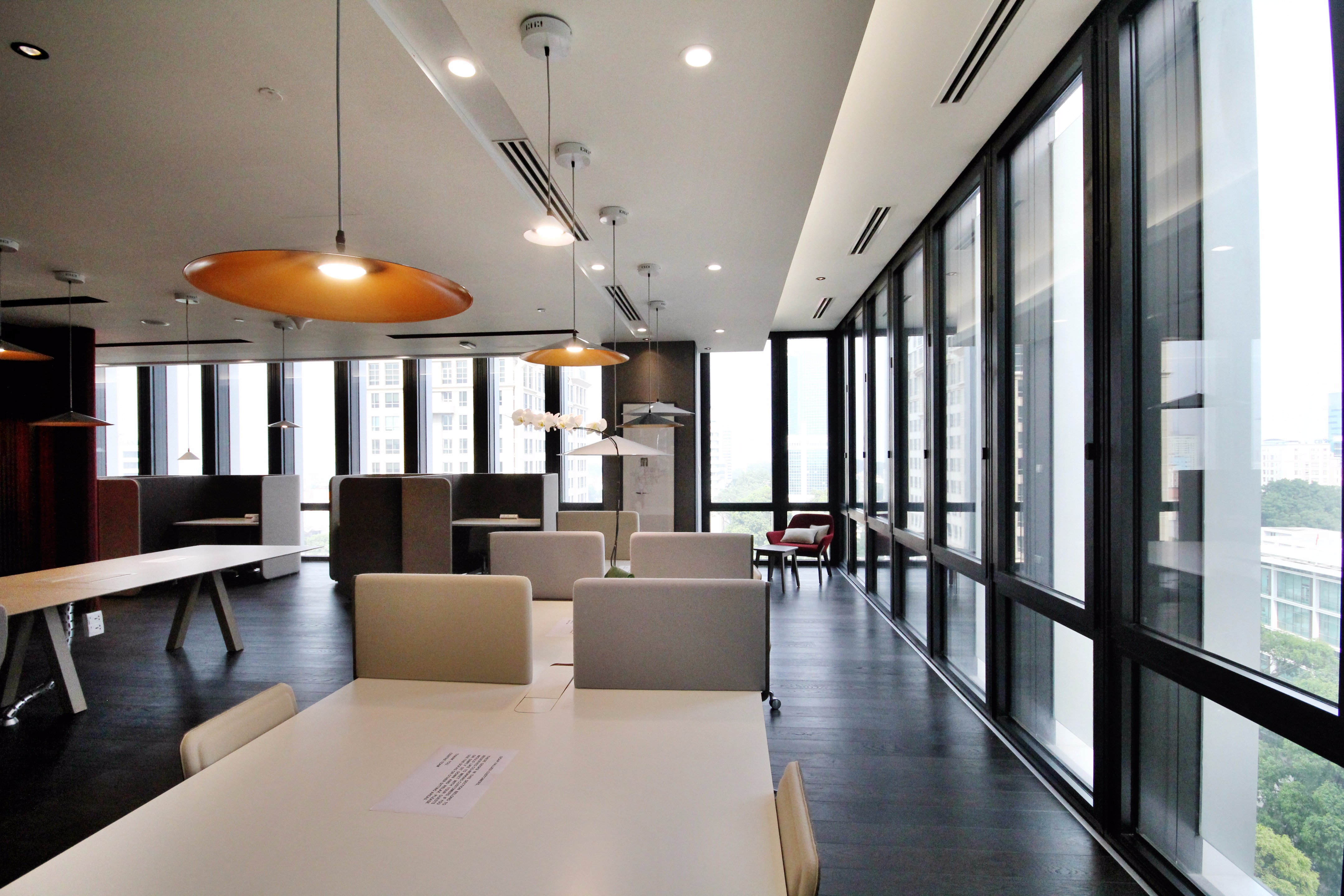 越南最大城市中心的灵动办公空间-13