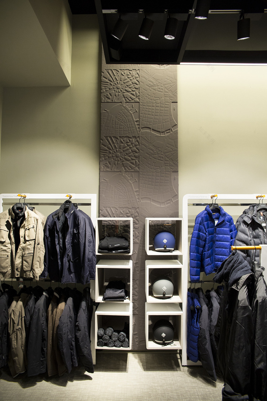 米兰风格都市骑行品牌店设计-13