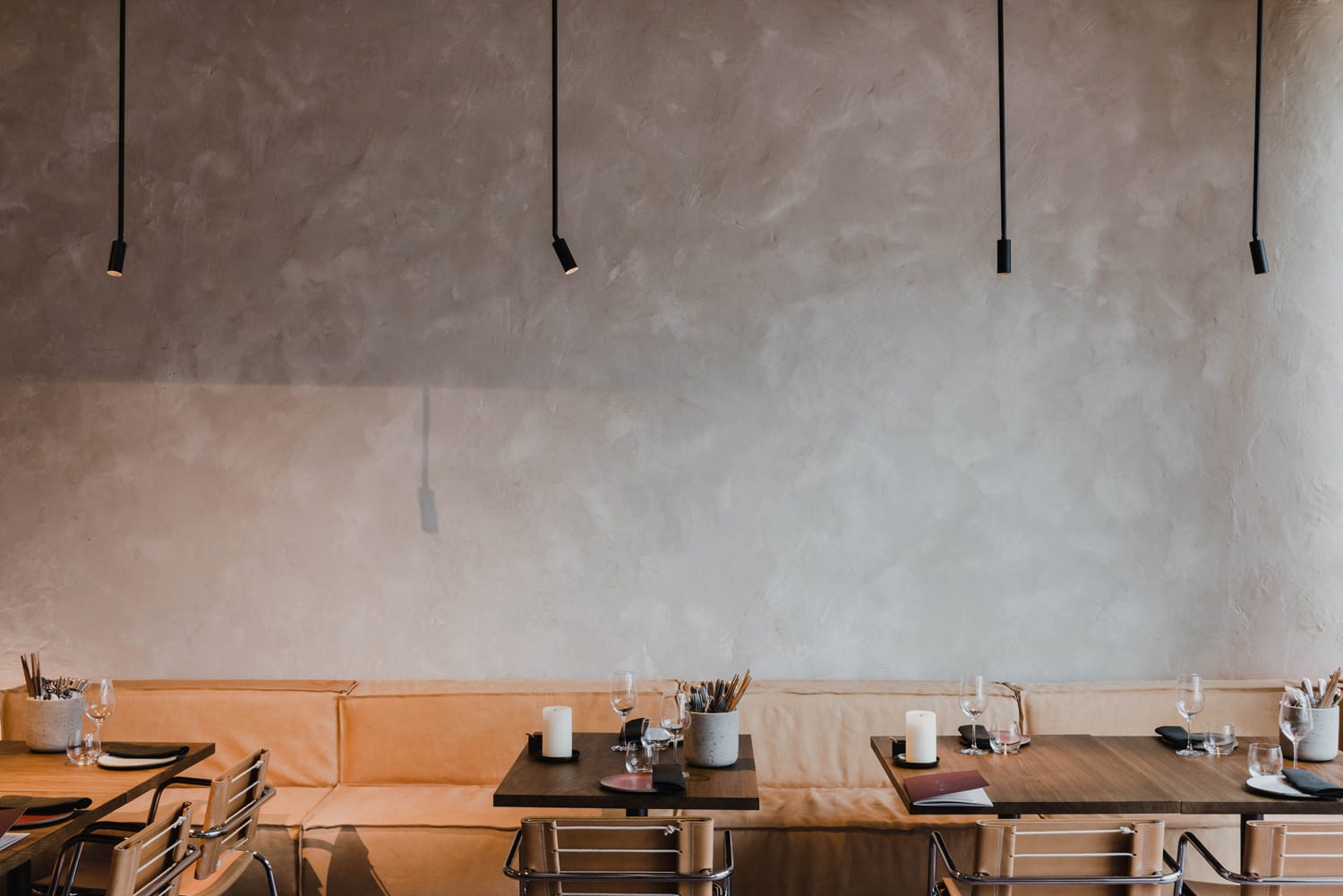 布鲁日 L.E.S.S 餐厅 | 现代木质餐饮空间-5